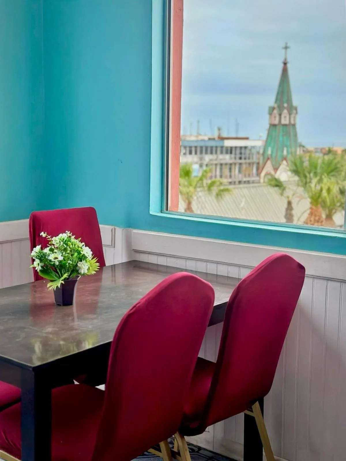 Dining area in Hotel Plaza Colon