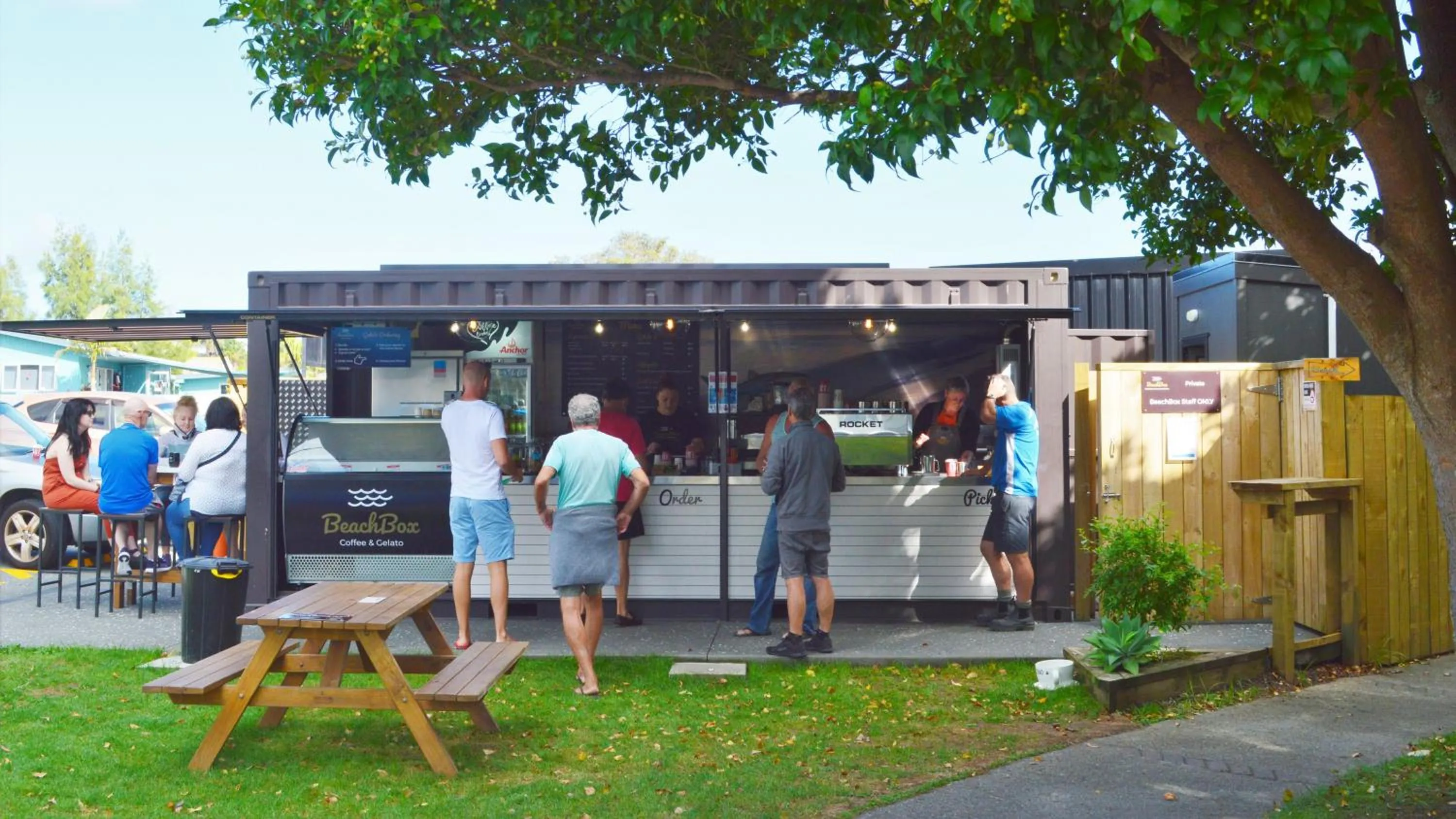 Restaurant/places to eat in BeachBox Boutique Accommodation