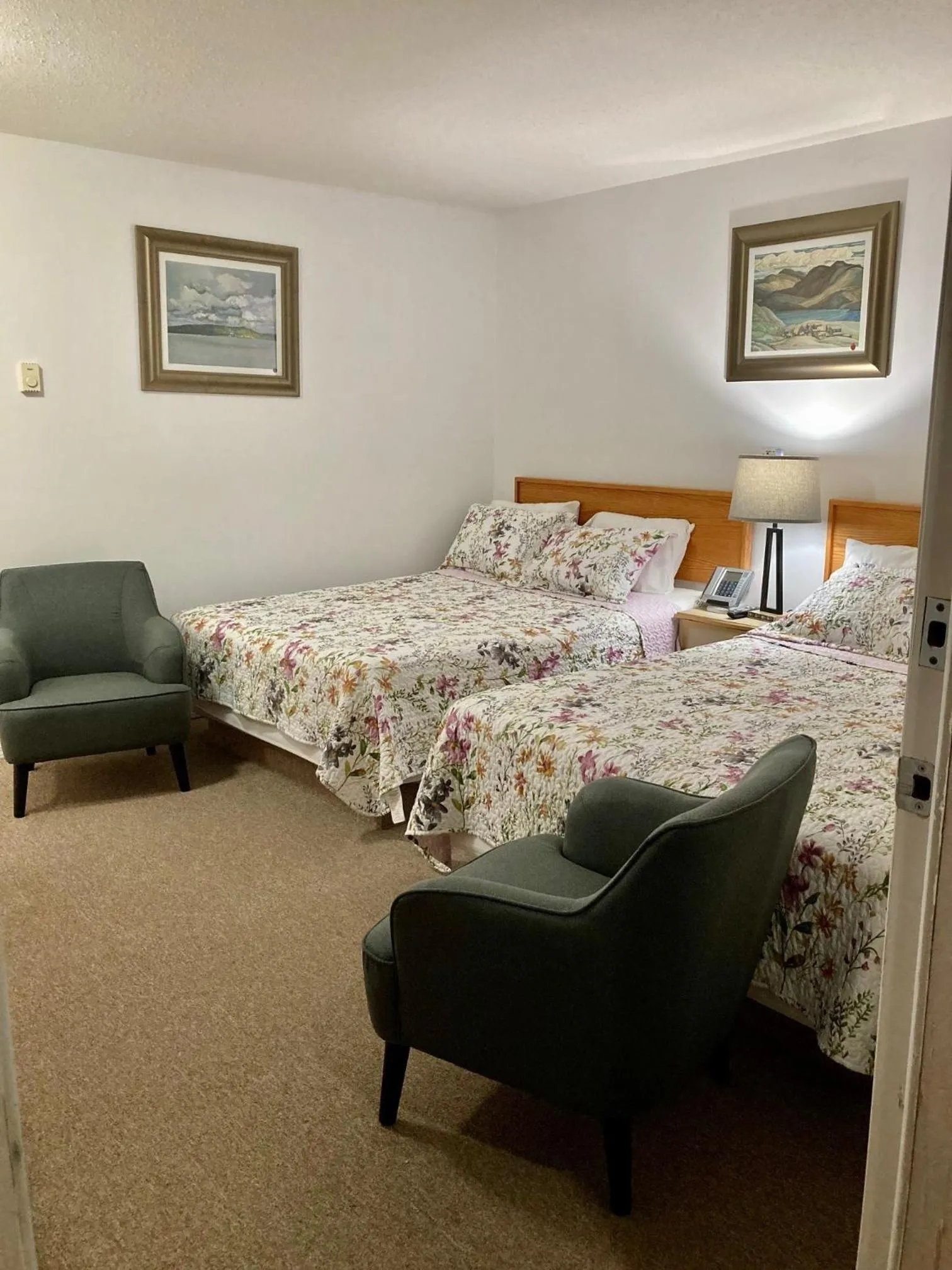Queen Room with Two Queen Beds in Motel 99
