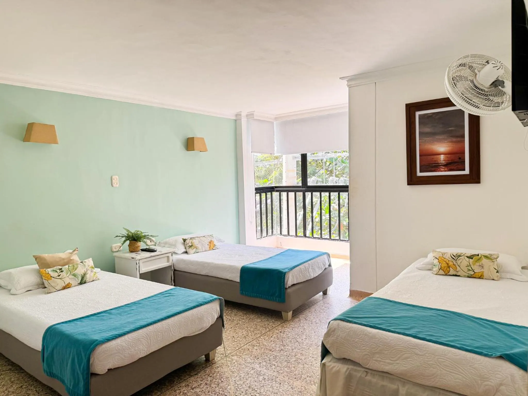 Photo of the whole room, Bed in Hotel Valladolid