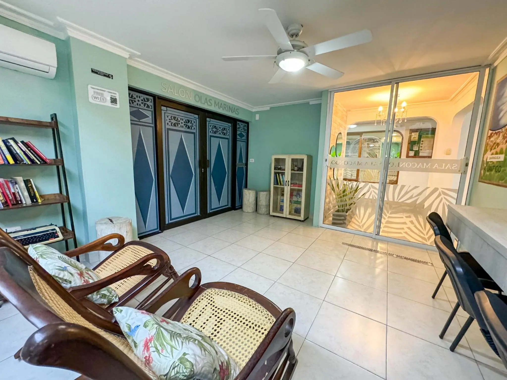 Seating area in Hotel Valladolid