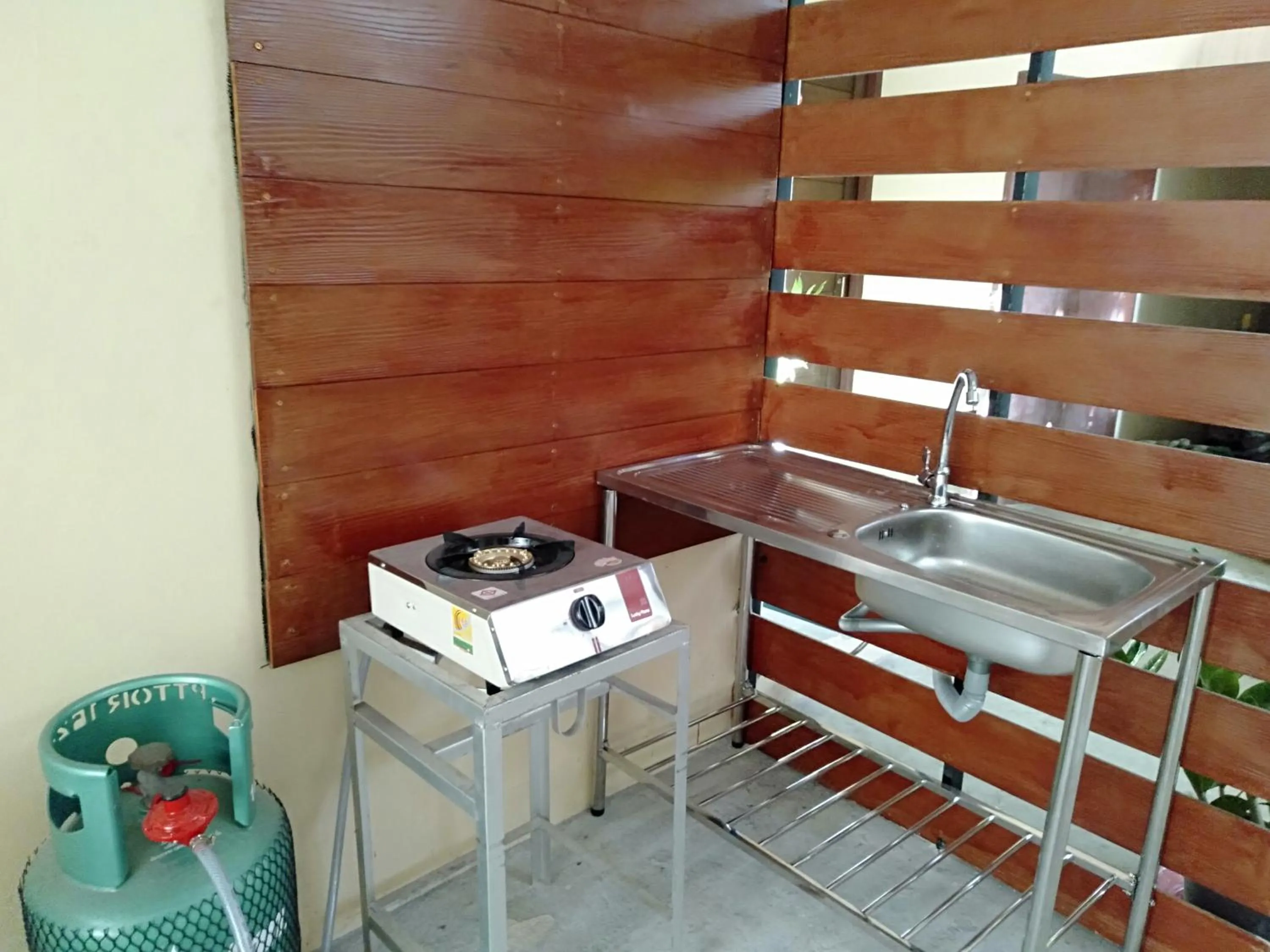 Area and facilities in Chandra Hostel Koh Tao
