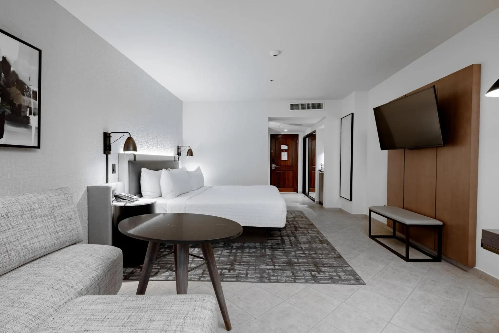 Photo of the whole room, Bed in Crowne Plaza Panama by IHG