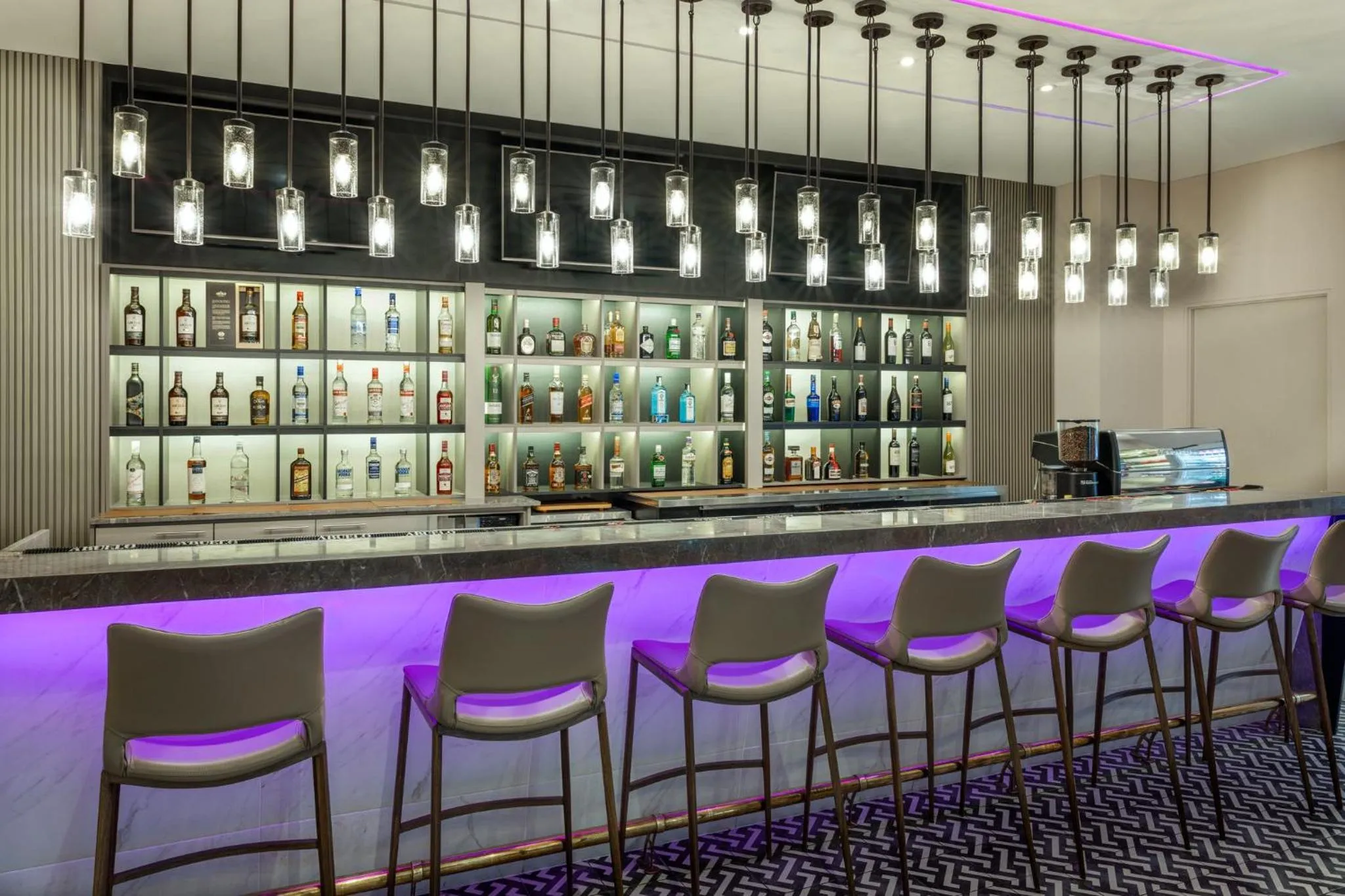 Lounge or bar in Crowne Plaza Panama by IHG
