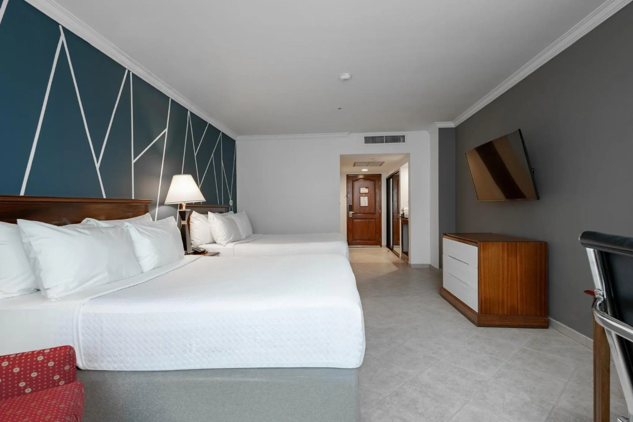 Photo of the whole room, Bed in Crowne Plaza Panama by IHG