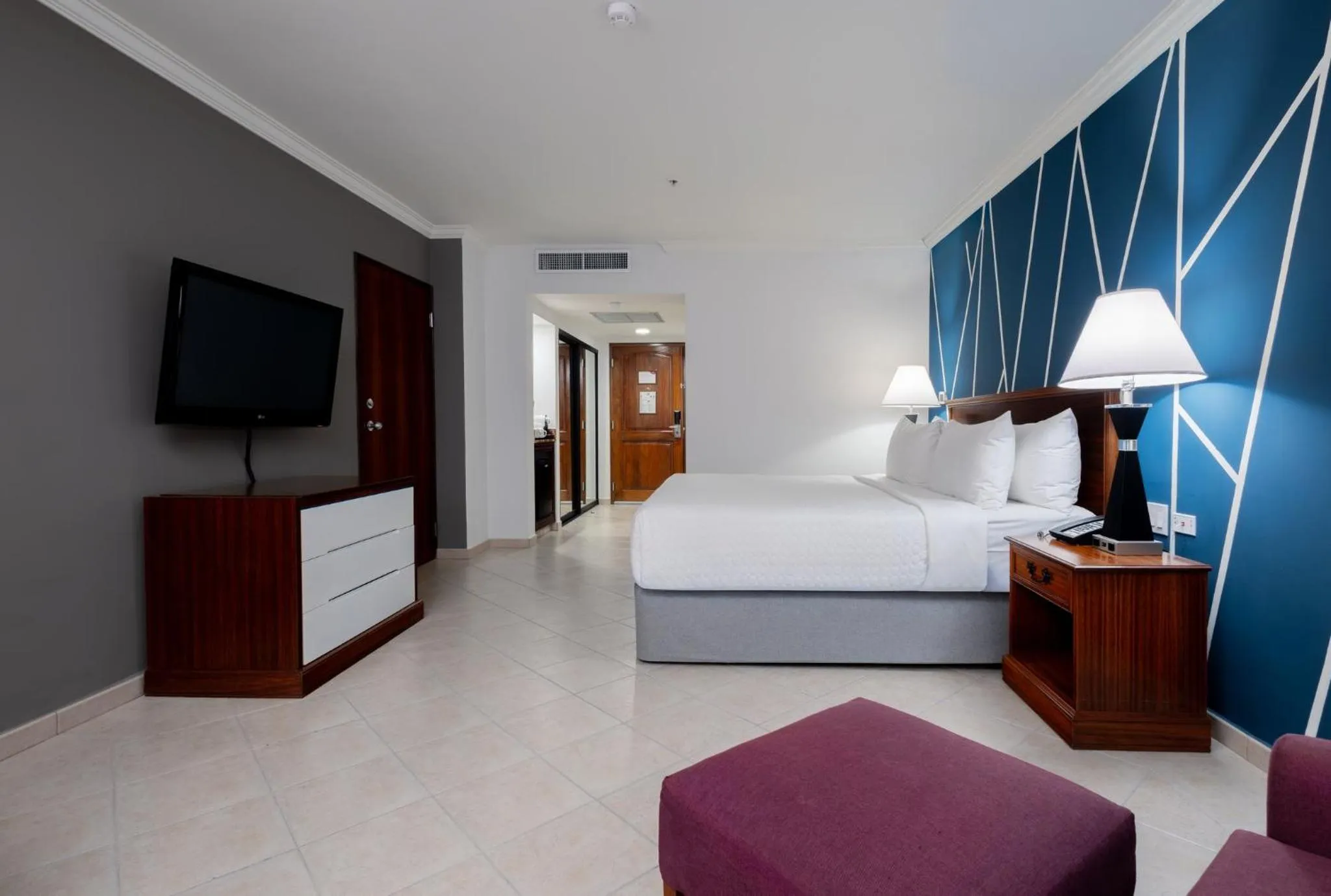 Photo of the whole room, Bed in Crowne Plaza Panama by IHG
