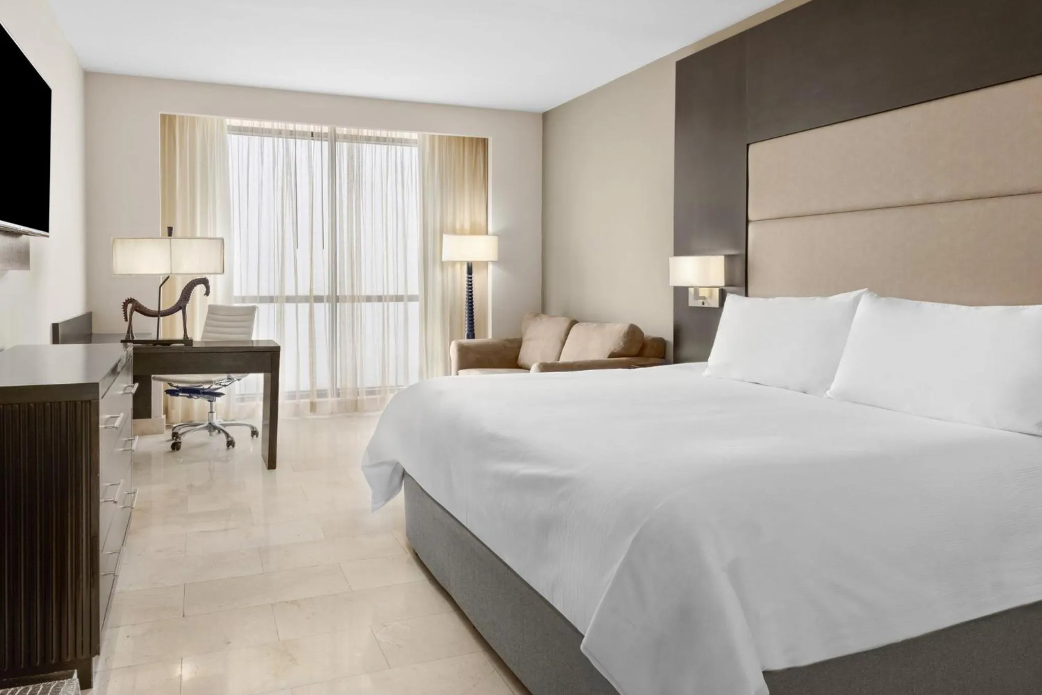 Photo of the whole room, Bed in Intercontinental Miramar Panama by IHG