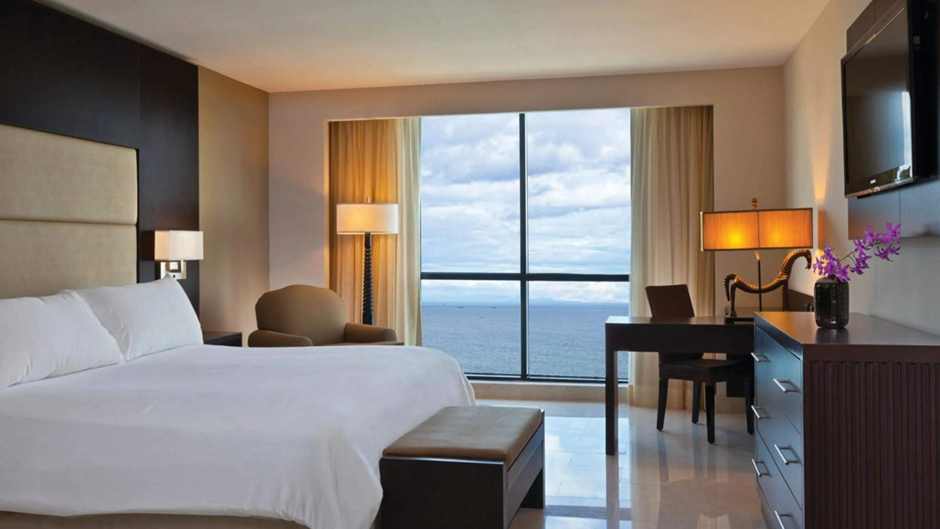 Photo of the whole room, Bed in Intercontinental Miramar Panama by IHG