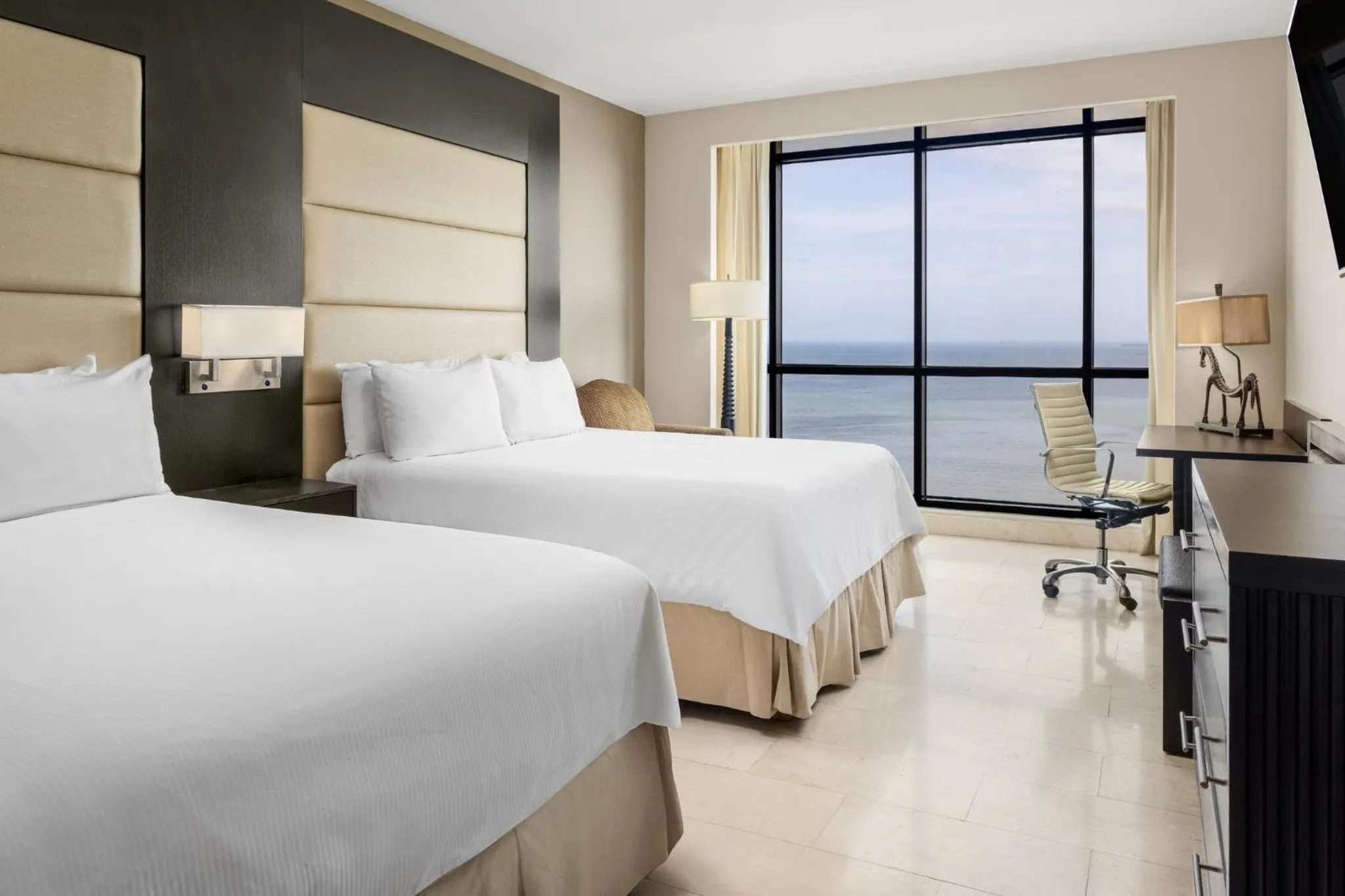 Photo of the whole room, Bed in Intercontinental Miramar Panama by IHG