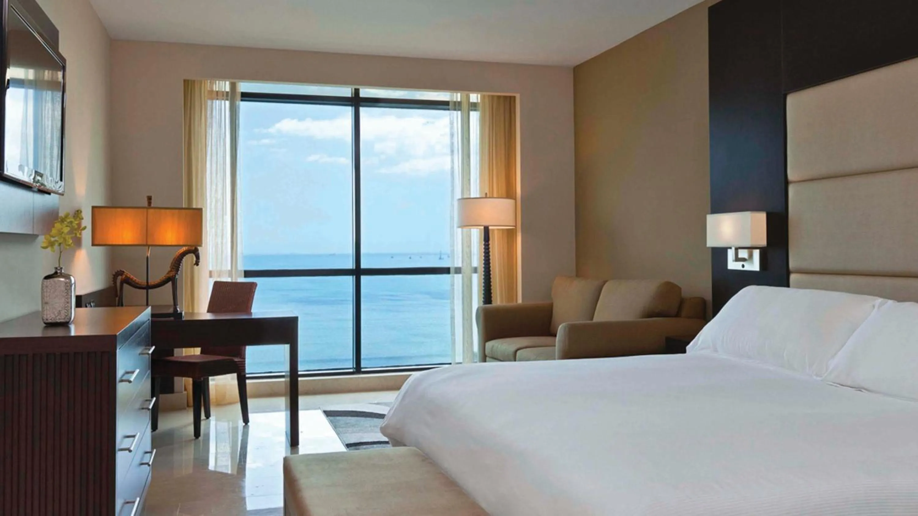 Photo of the whole room, Bed in Intercontinental Miramar Panama by IHG