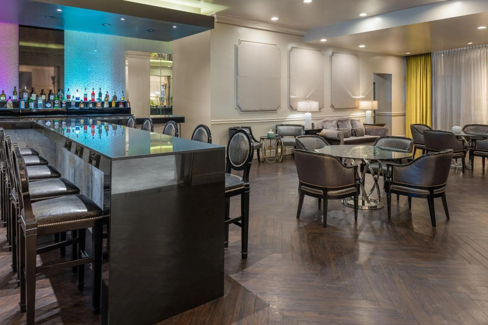 Lounge or bar in Intercontinental Miramar Panama by IHG