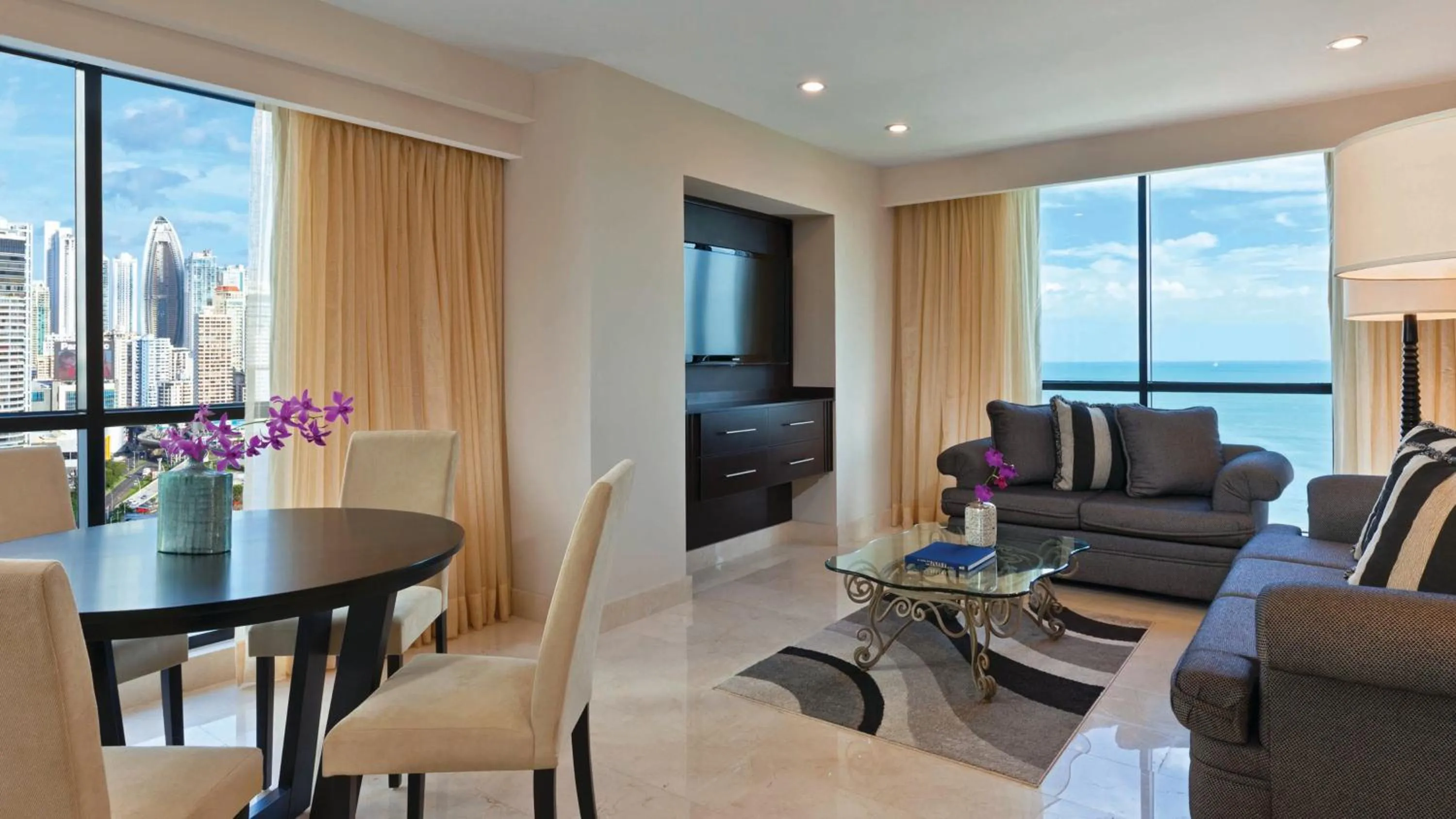 Photo of the whole room in Intercontinental Miramar Panama by IHG
