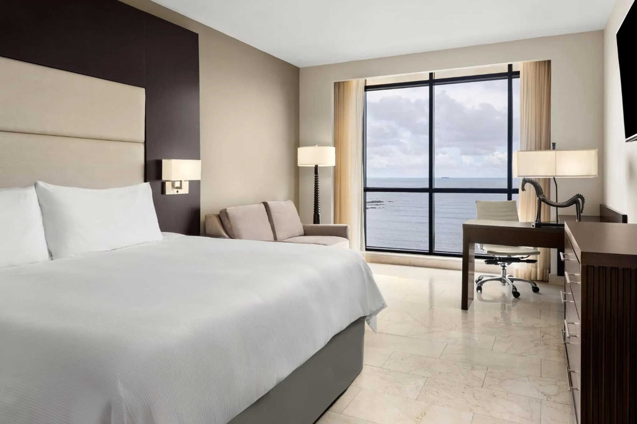 Photo of the whole room, Bed in Intercontinental Miramar Panama by IHG