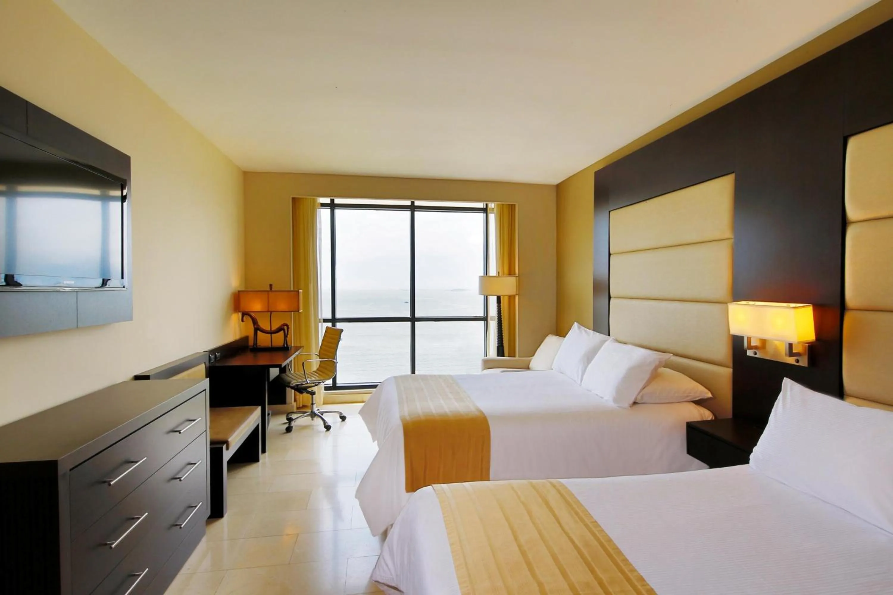 Photo of the whole room, Bed in Intercontinental Miramar Panama by IHG