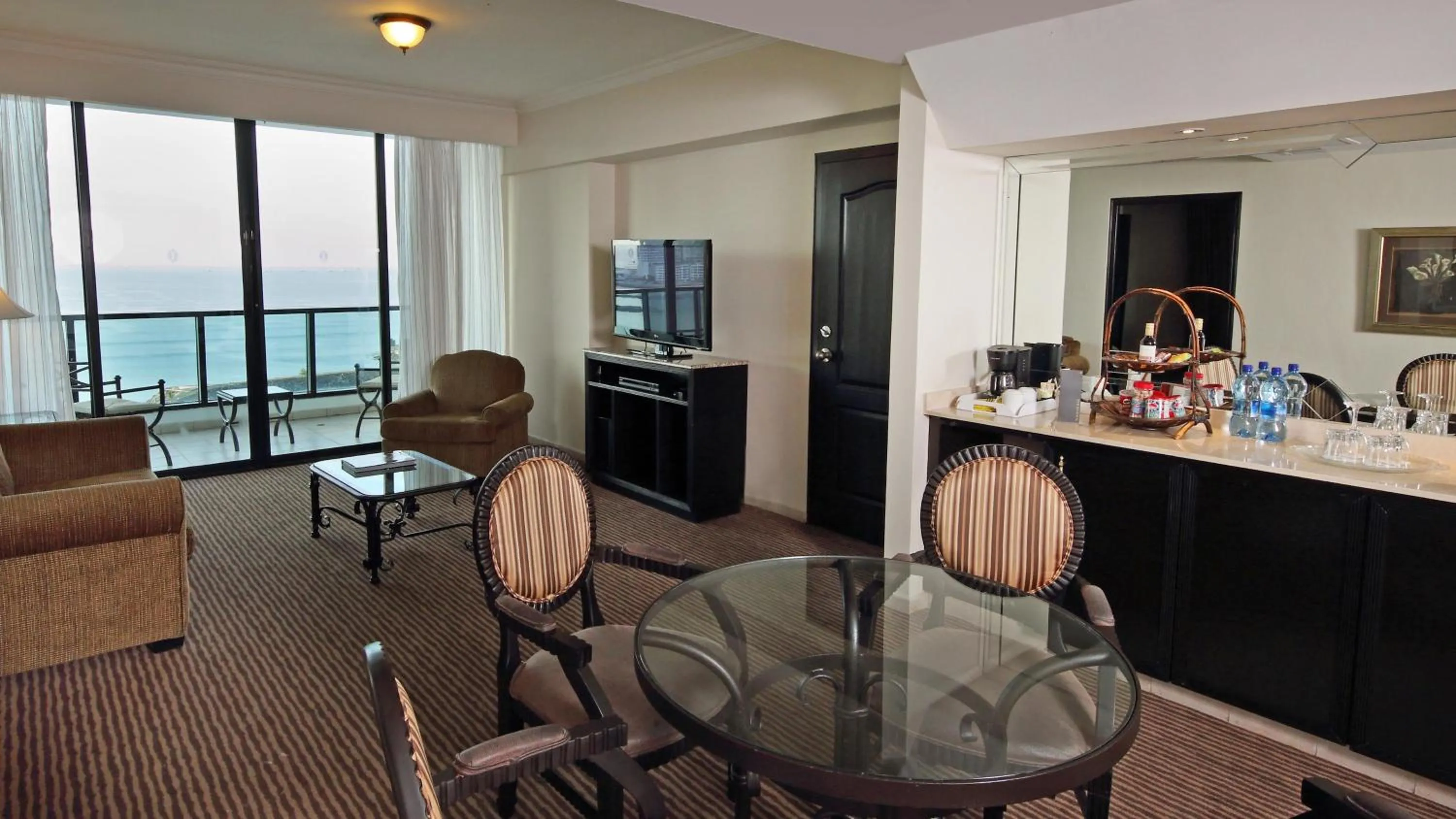 Photo of the whole room in Intercontinental Miramar Panama by IHG