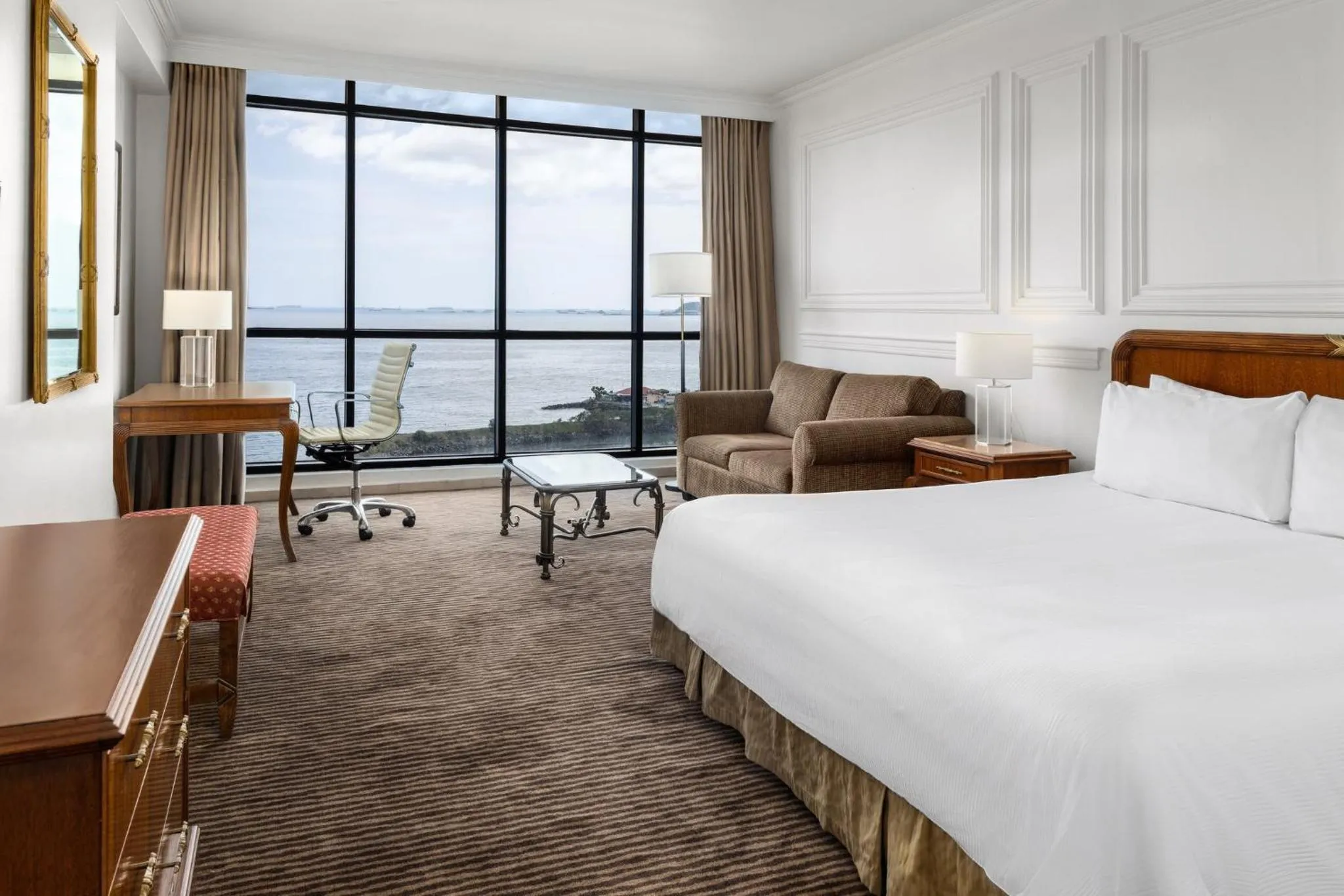 Photo of the whole room, Bed in Intercontinental Miramar Panama by IHG