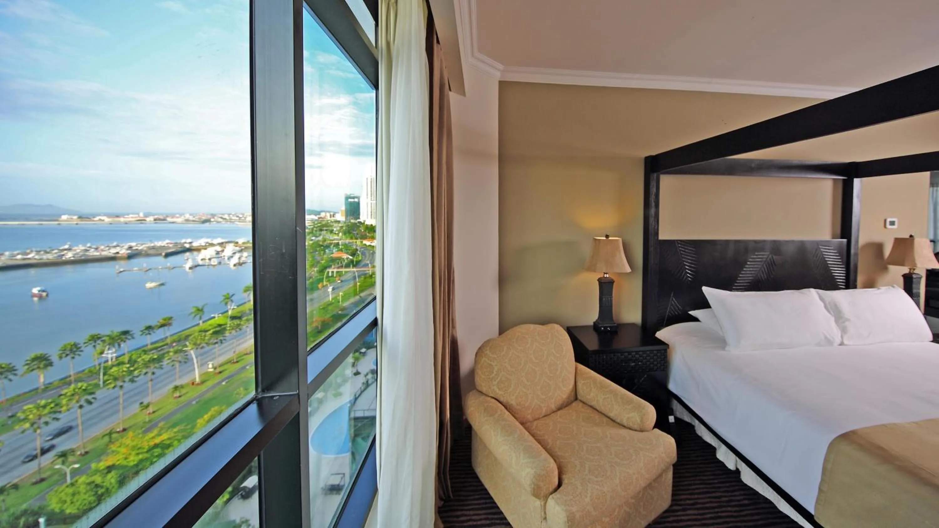 Photo of the whole room, Bed in Intercontinental Miramar Panama by IHG