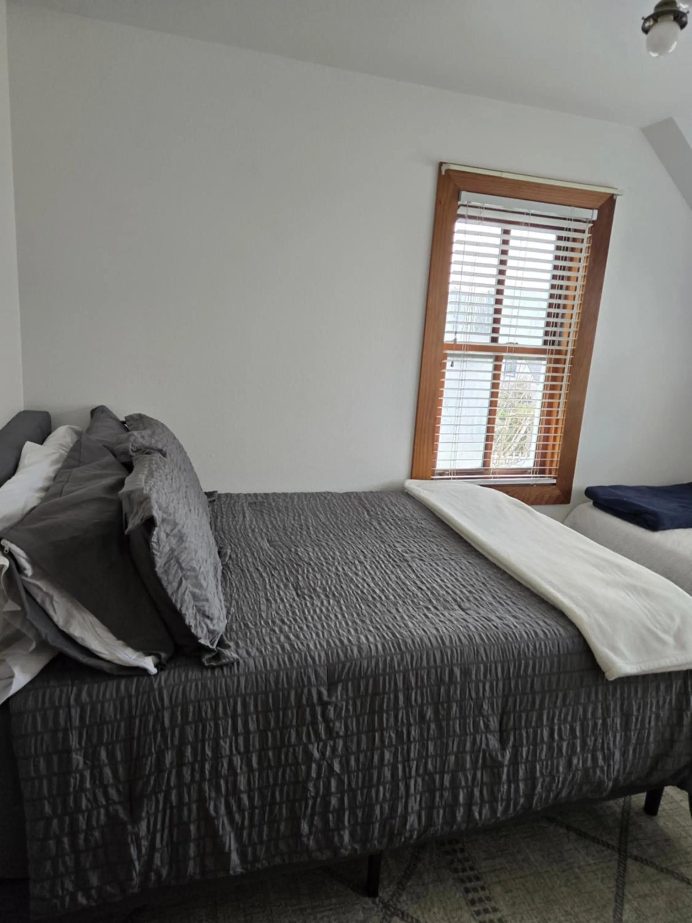 Bed in Headlands Inn Bed and Breakfast