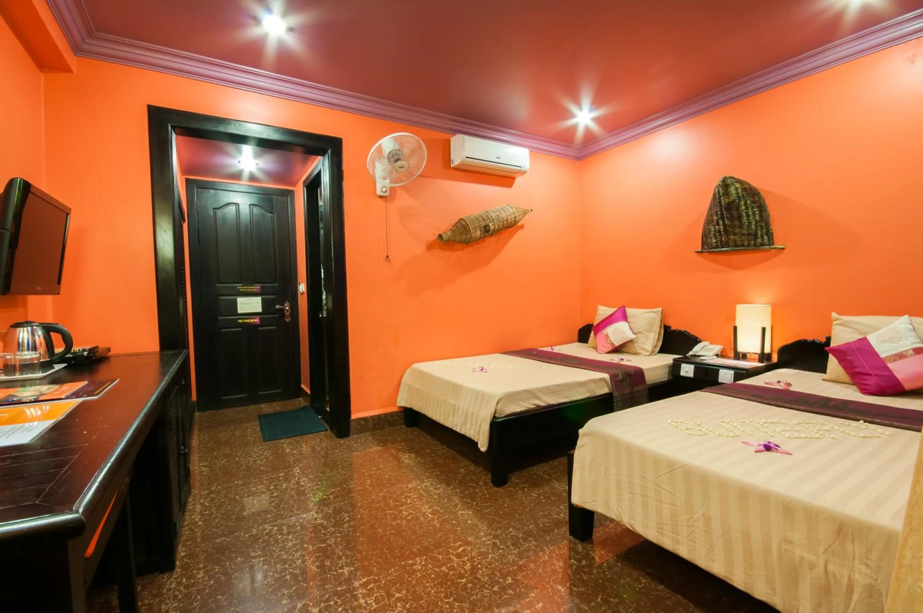 TV and multimedia, Bed in Golden Butterfly Villa