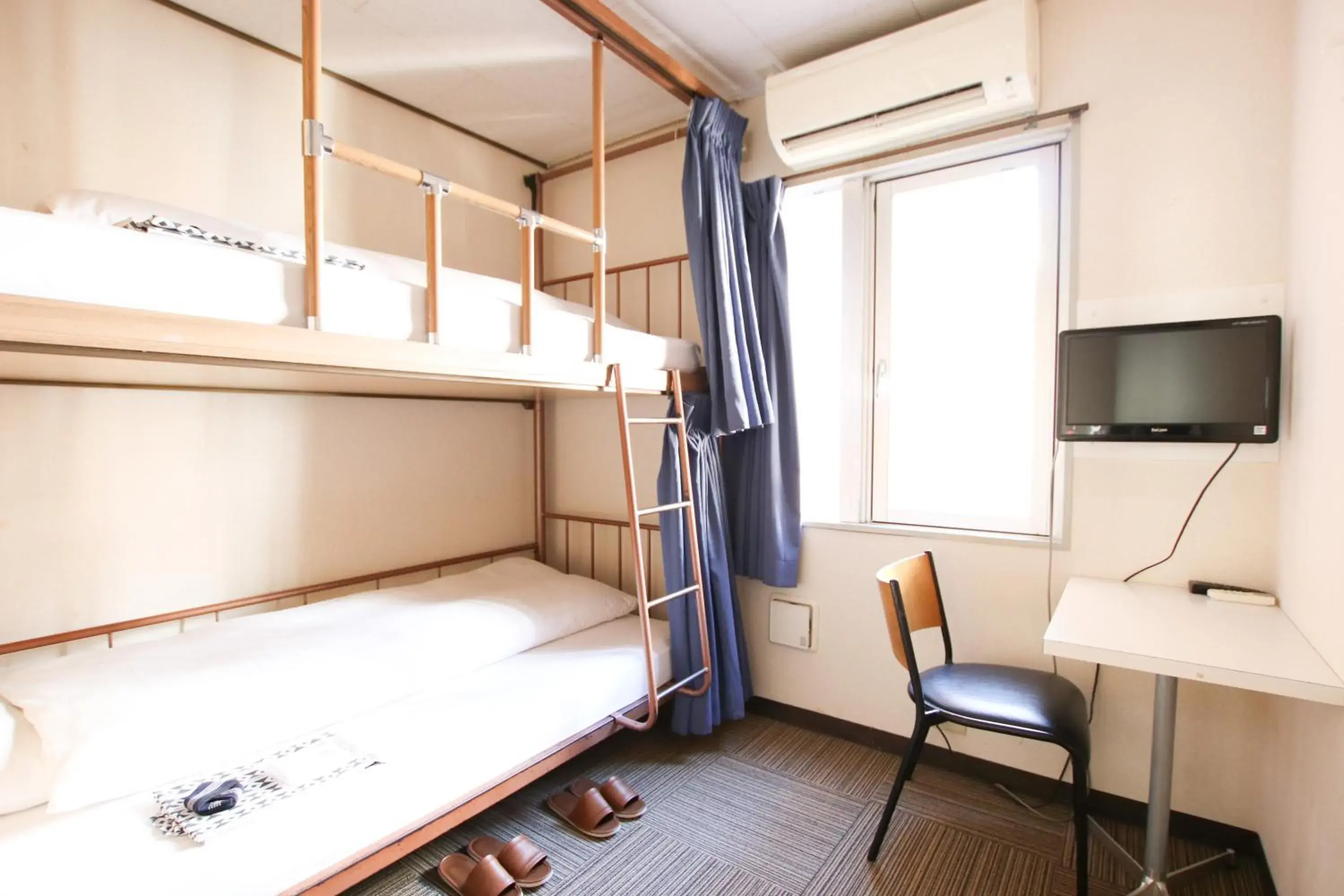 Twin Room with Bunk Beds and Shared Bathroom in Sakura Hotel Jimbocho Twin Room with Bunk Beds and Shared Bathroom in Sakura Hotel Jimbocho