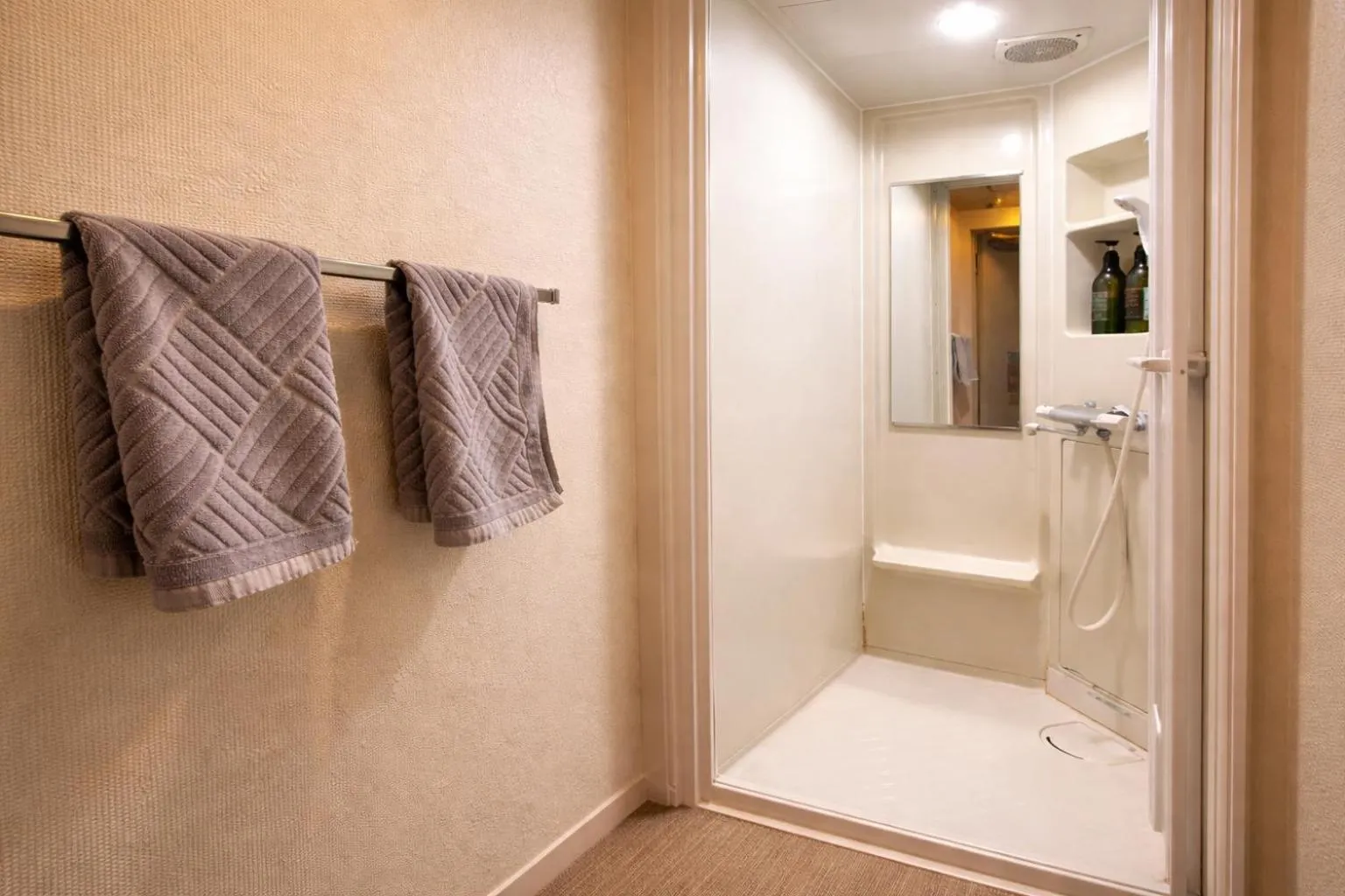 Shower in Sakura Hotel Jimbocho