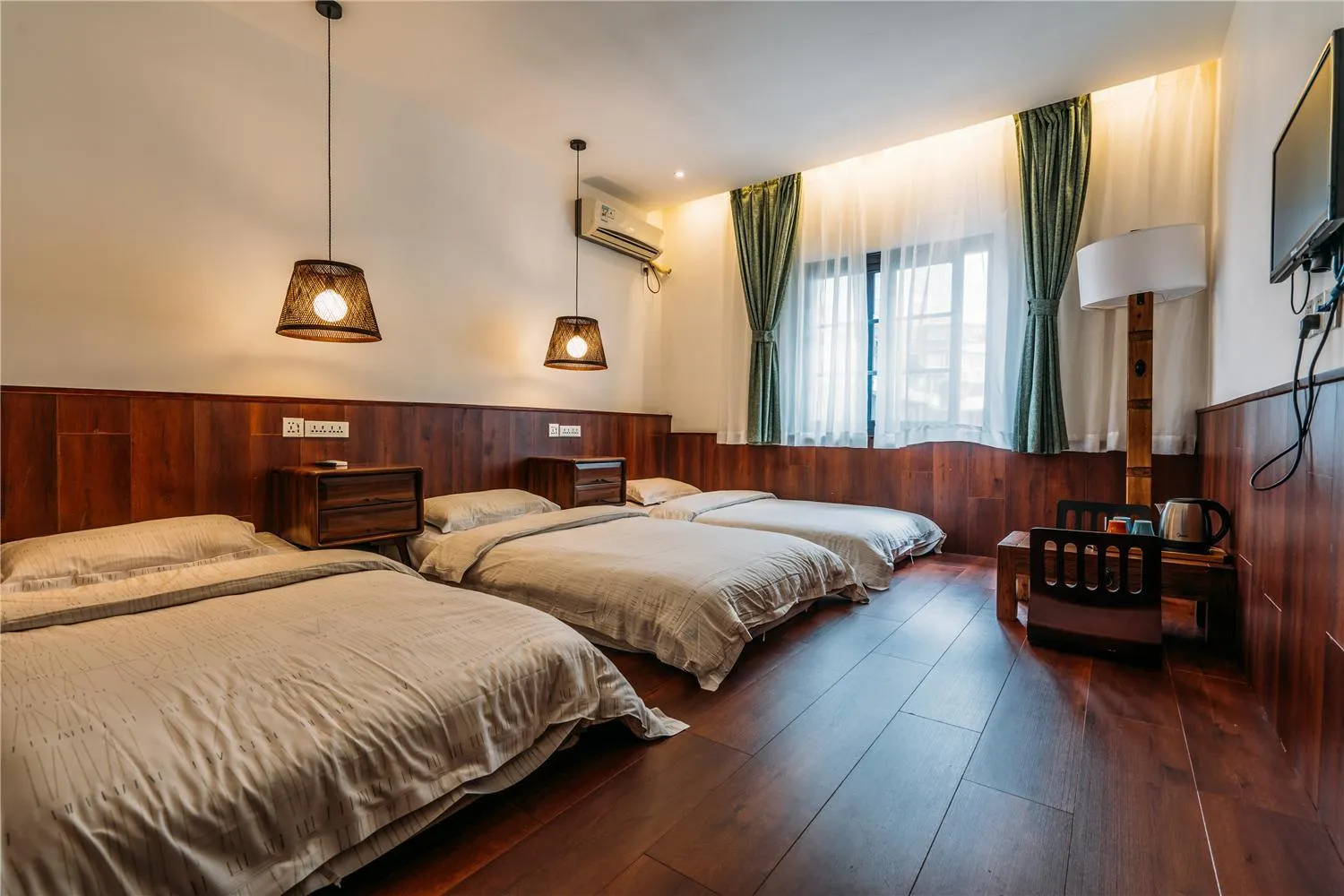 Photo of the whole room, Bed in Chengdu Flipflop Hostel Poshpacker (Chunxi Road Metro Station)