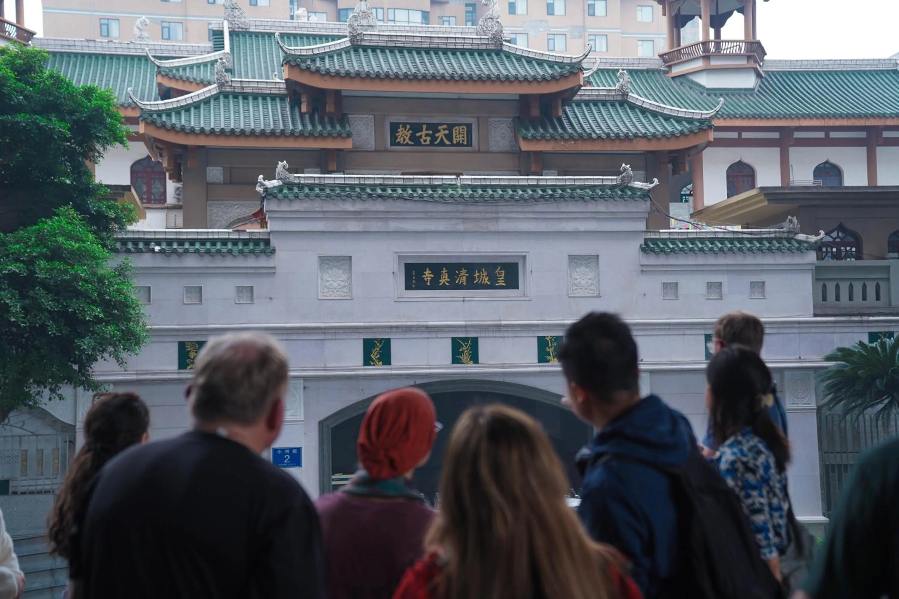 Hiking in Chengdu Flipflop Hostel Poshpacker (Chunxi Road Metro Station)