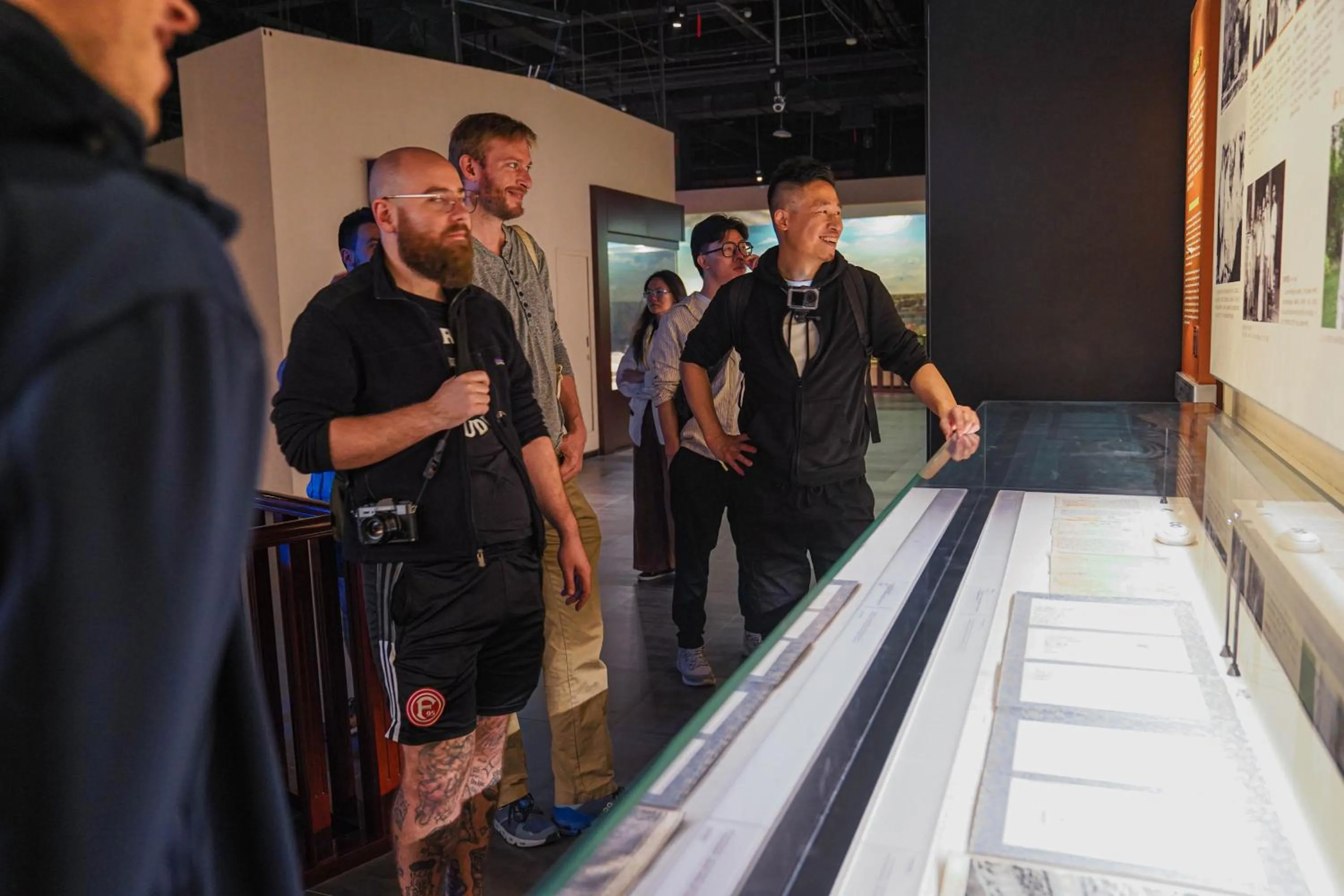 Hiking in Chengdu Flipflop Hostel Poshpacker (Chunxi Road Metro Station)