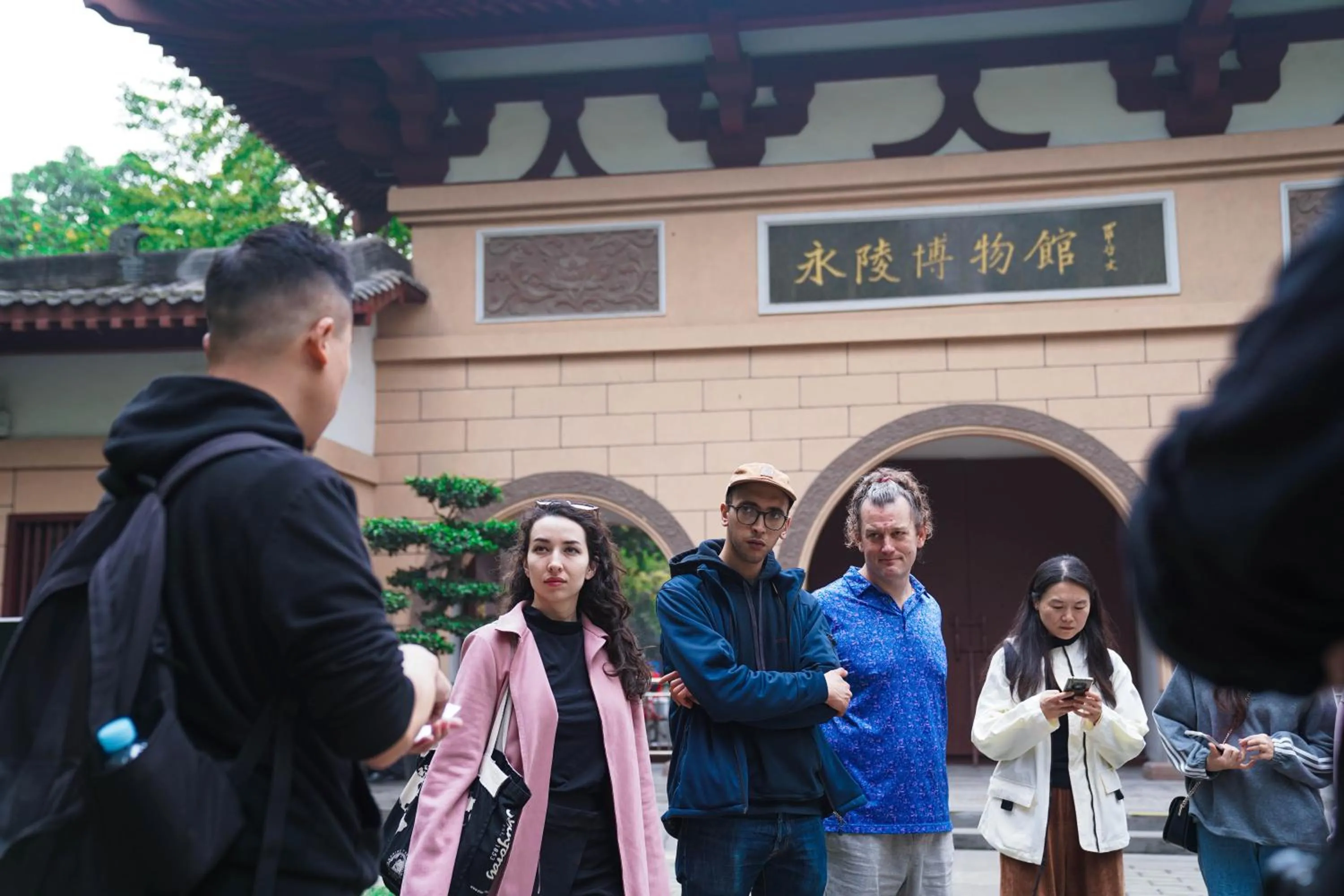 Hiking in Chengdu Flipflop Hostel Poshpacker (Chunxi Road Metro Station)