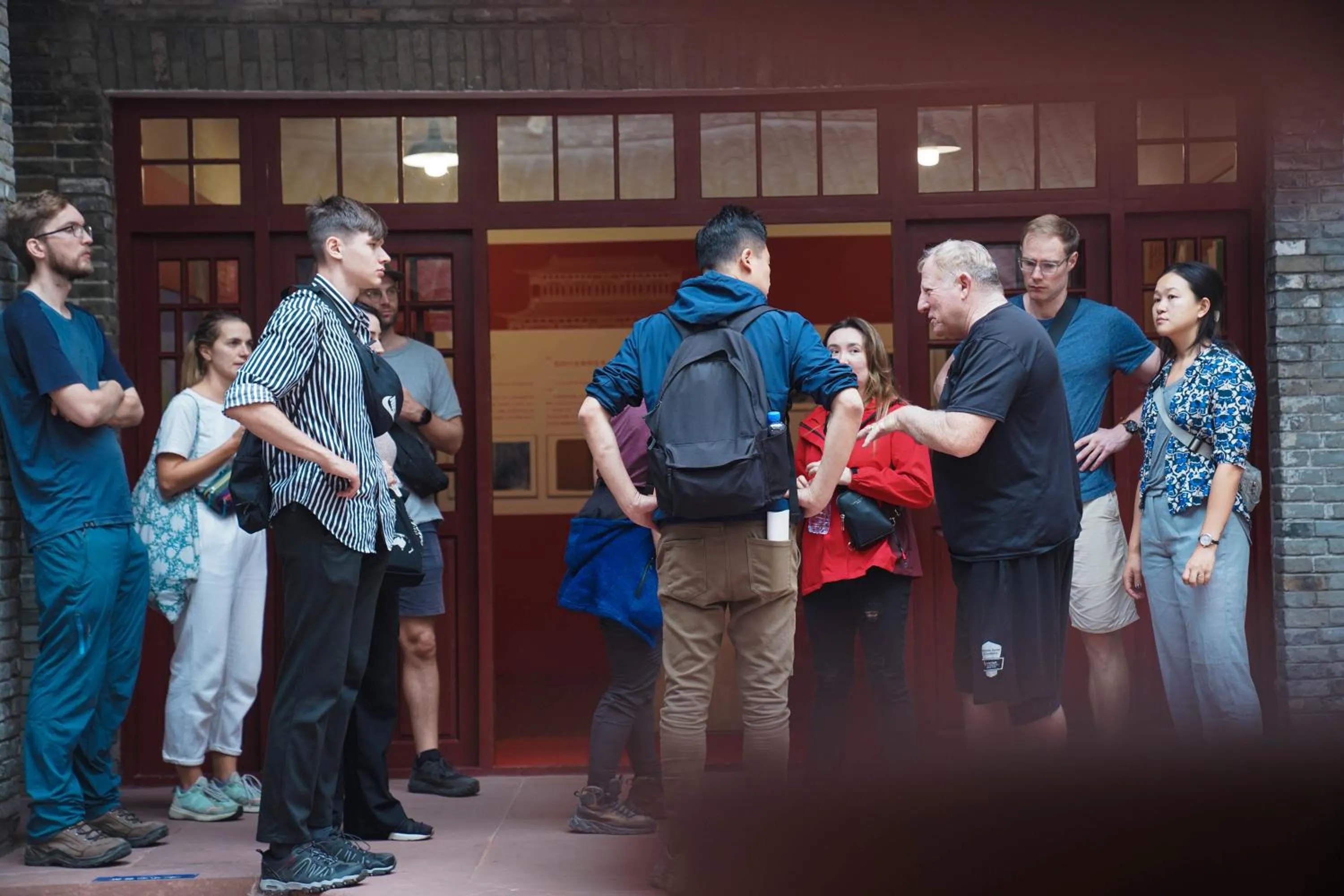 Hiking in Chengdu Flipflop Hostel Poshpacker (Chunxi Road Metro Station)