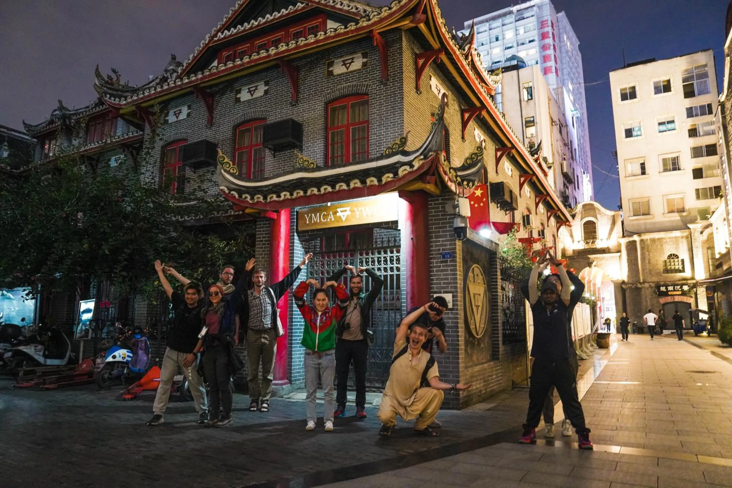 Hiking in Chengdu Flipflop Hostel Poshpacker (Chunxi Road Metro Station)