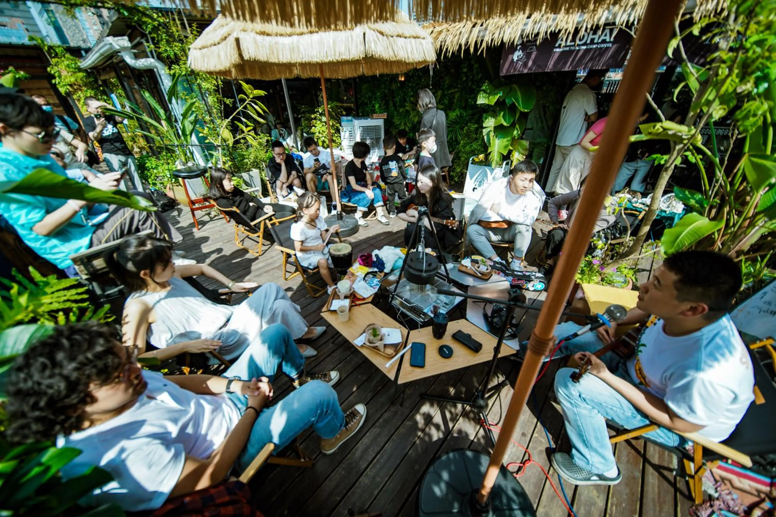 Garden in Chengdu Flipflop Hostel Poshpacker (Chunxi Road Metro Station)