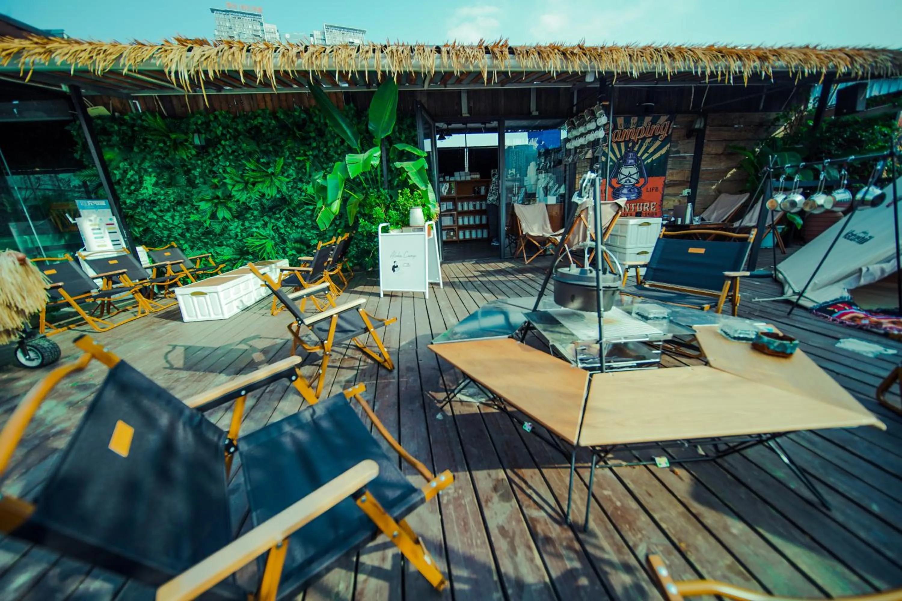 Garden in Chengdu Flipflop Hostel Poshpacker (Chunxi Road Metro Station)