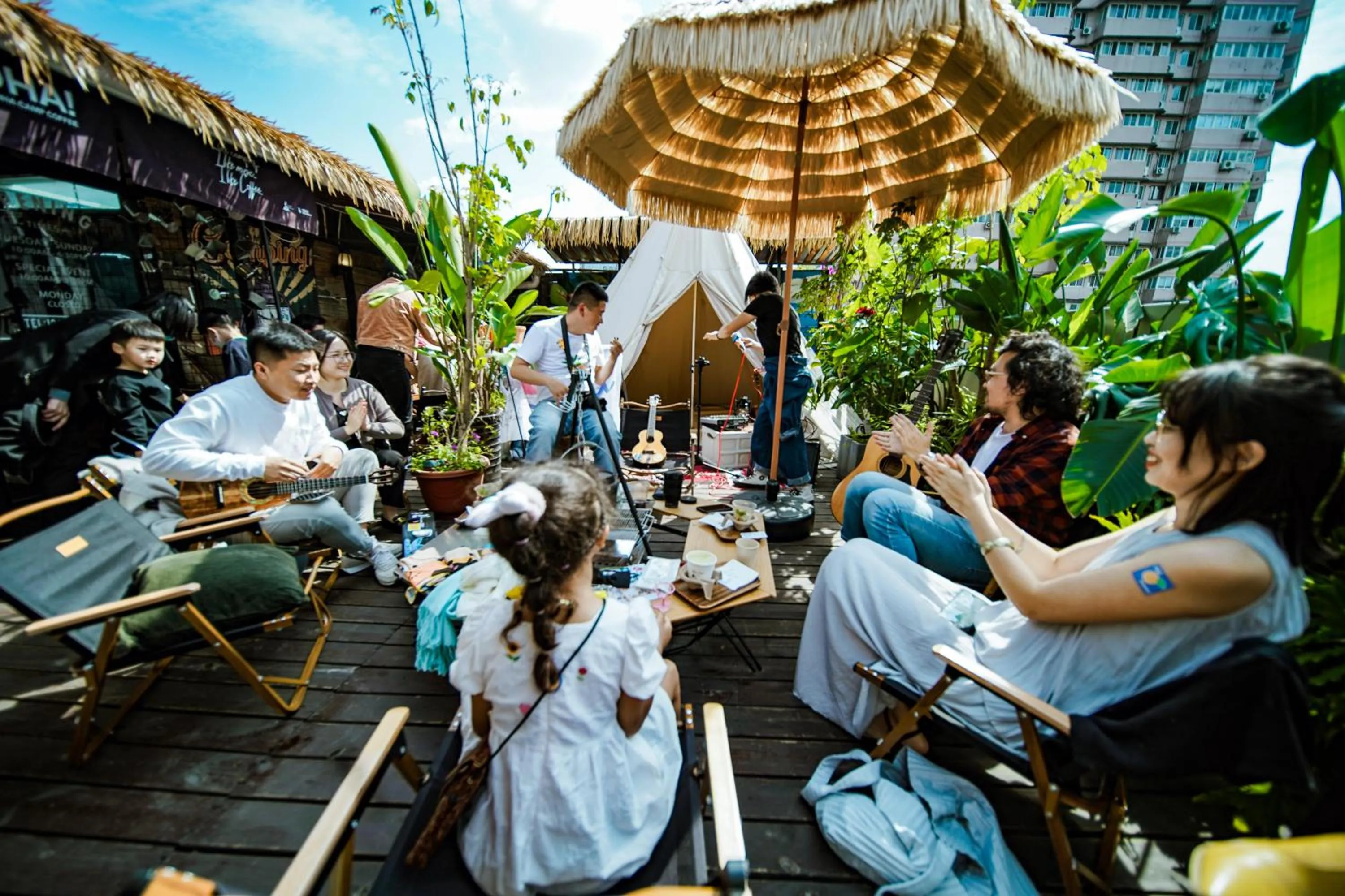 Garden in Chengdu Flipflop Hostel Poshpacker (Chunxi Road Metro Station)