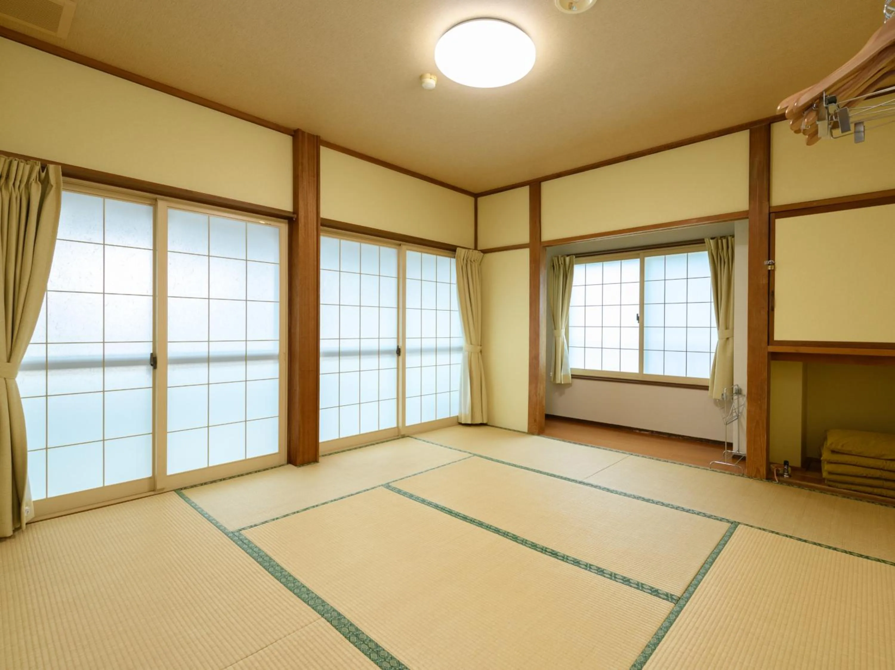 Photo of the whole room in Tabataya