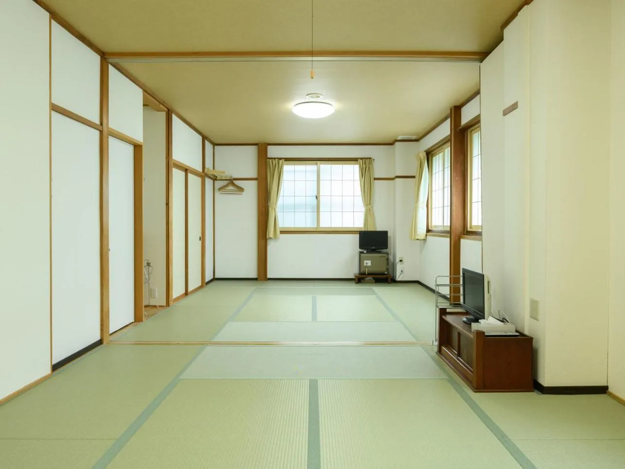 Photo of the whole room in Tabataya