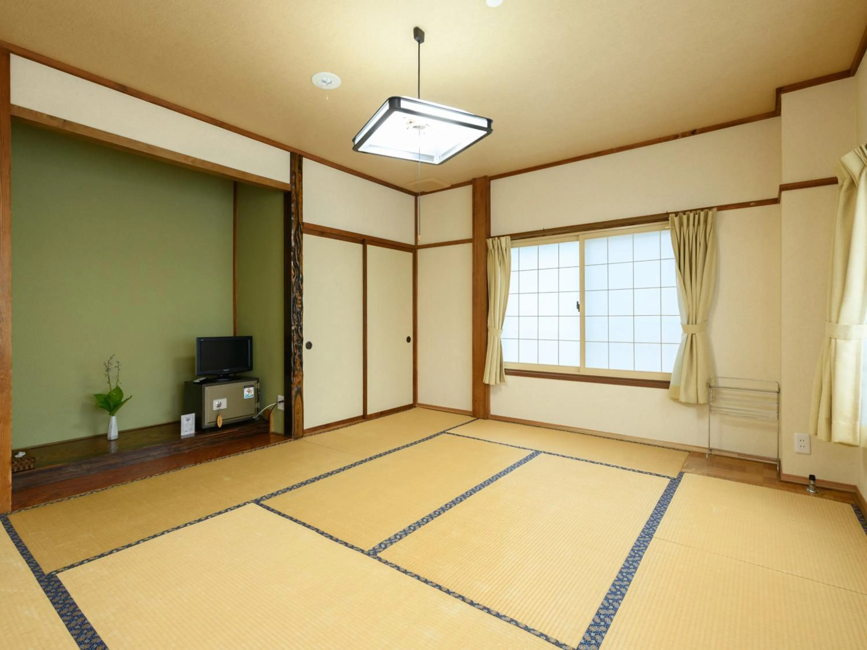 Photo of the whole room in Tabataya