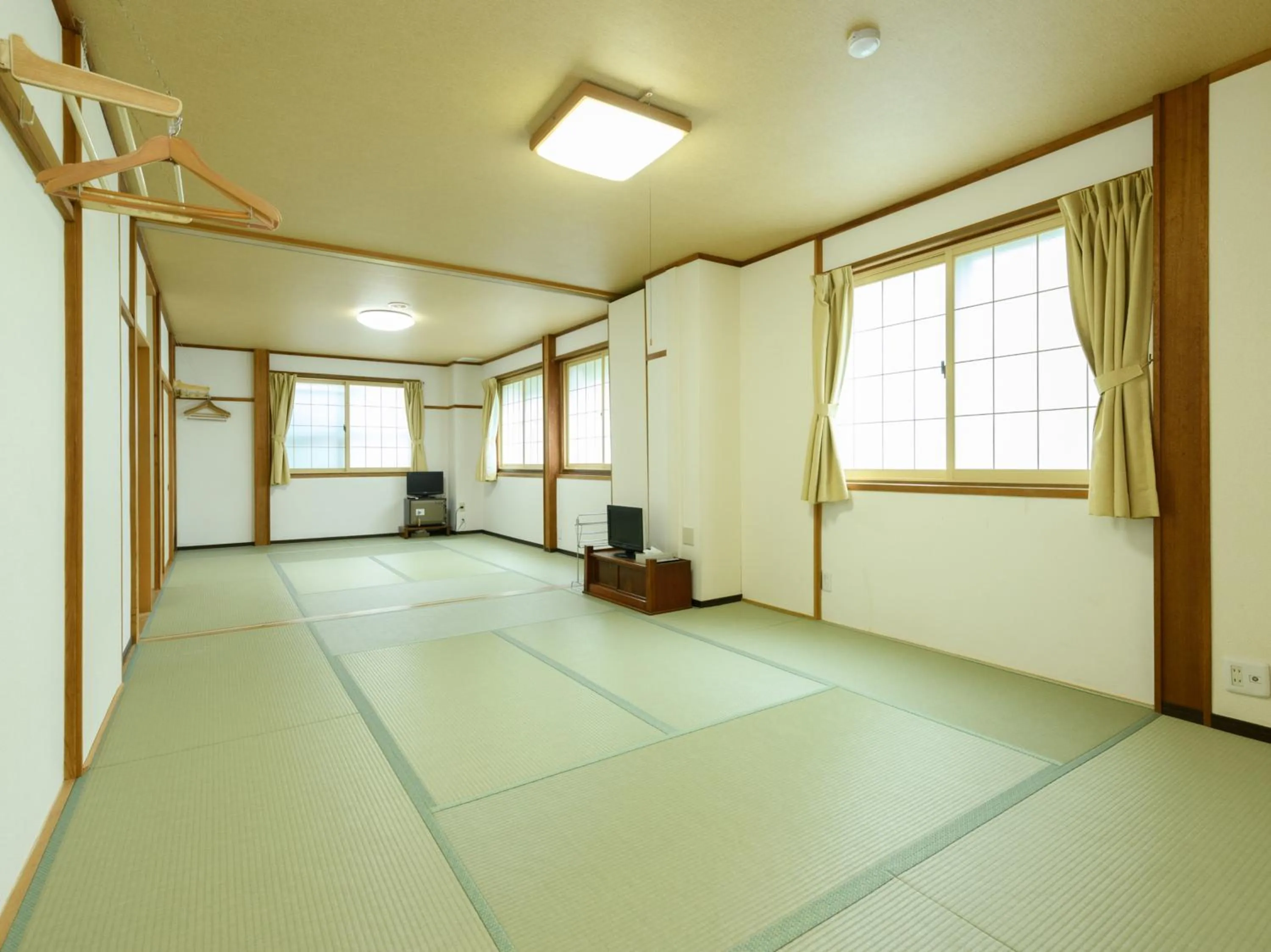 Photo of the whole room in Tabataya