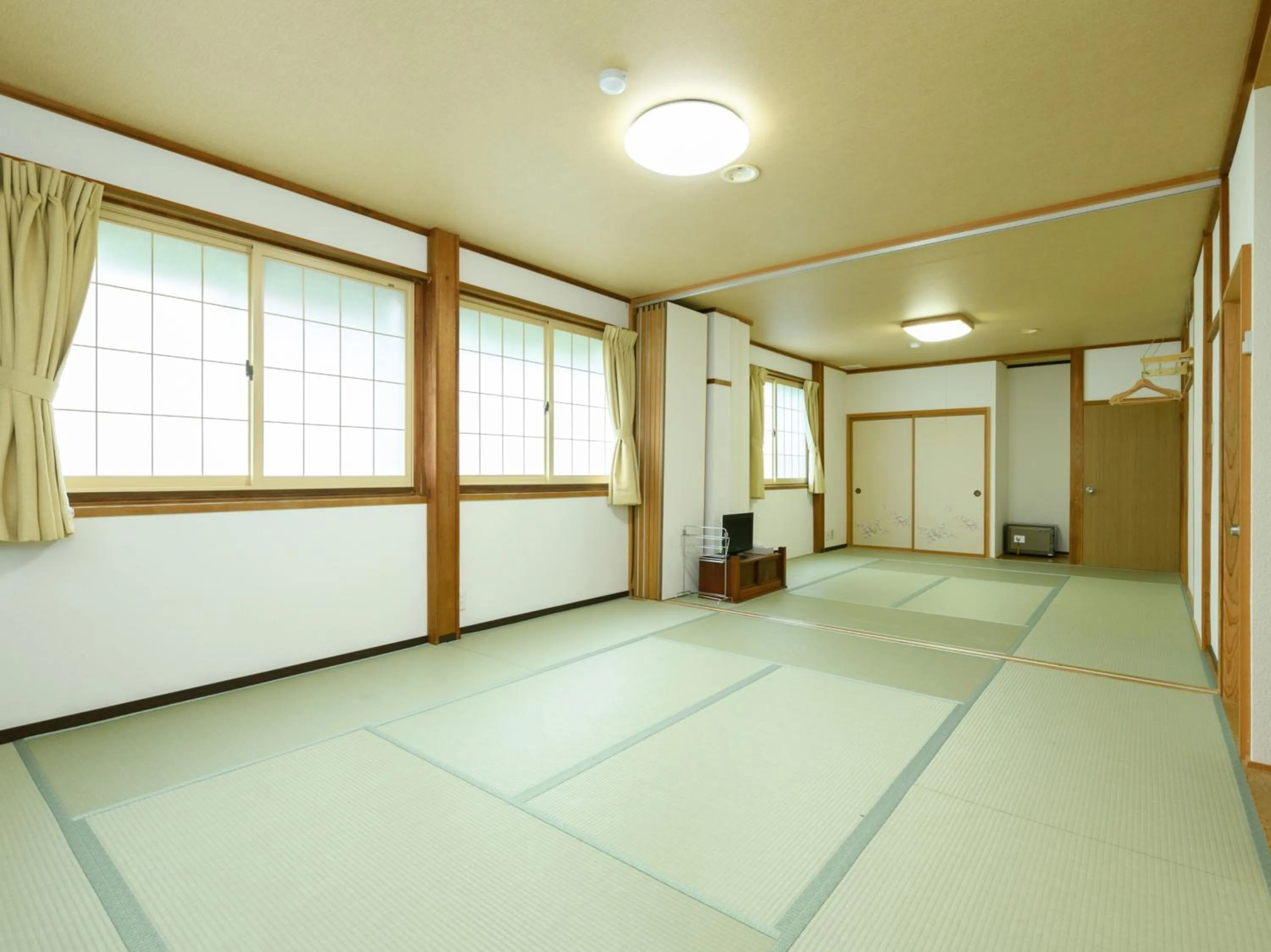 Photo of the whole room in Tabataya