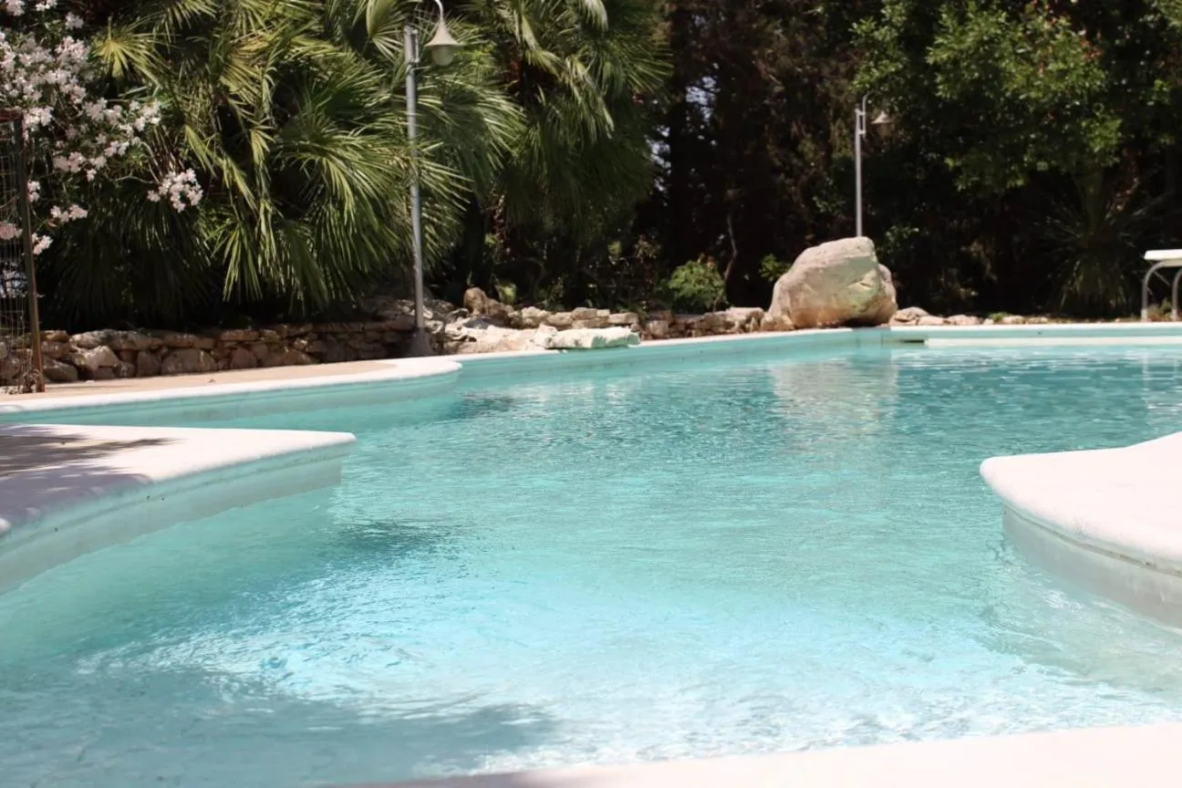 Swimming pool in filobrocante