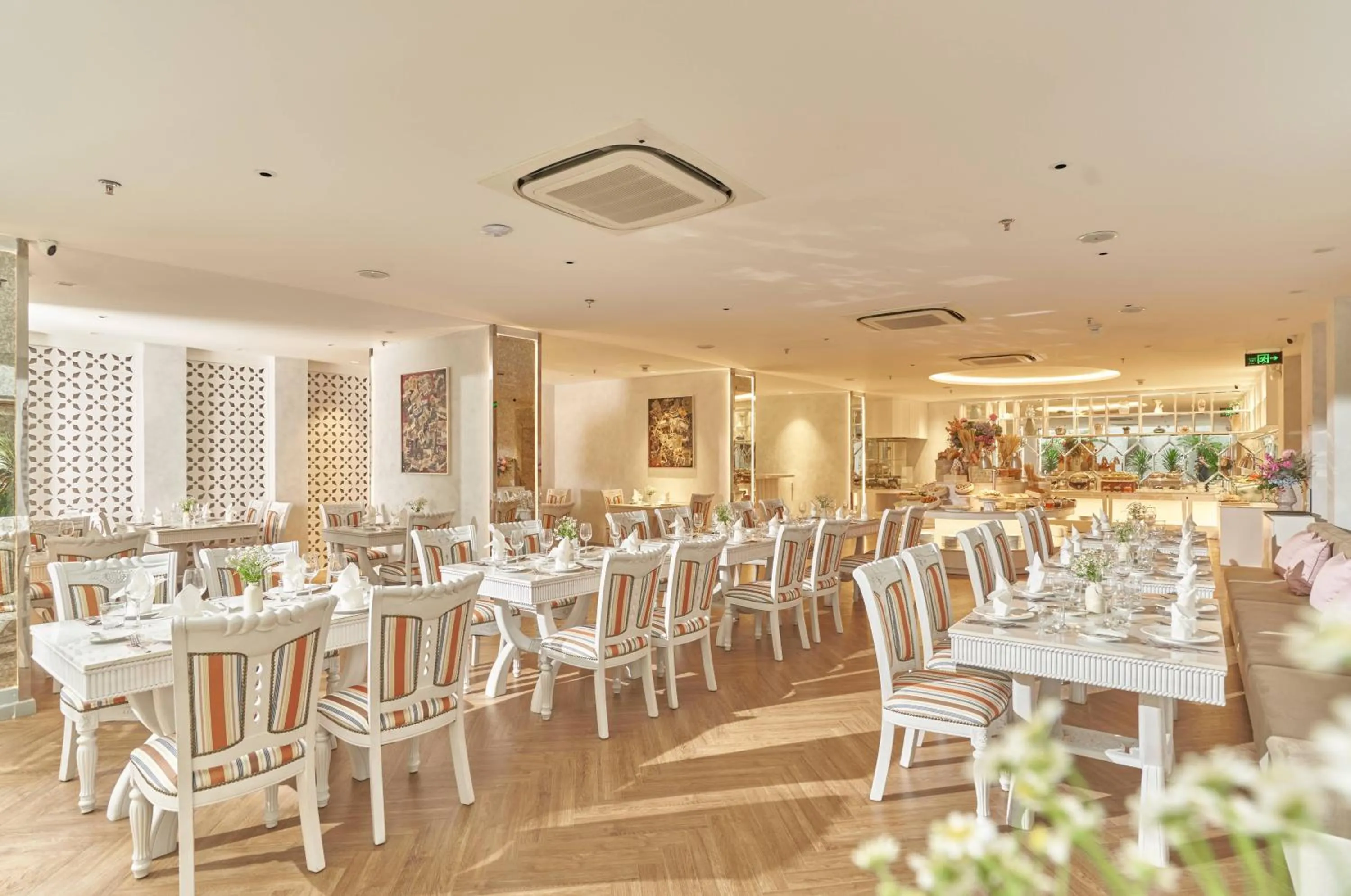 Restaurant/places to eat in Silverland Mây Hotel