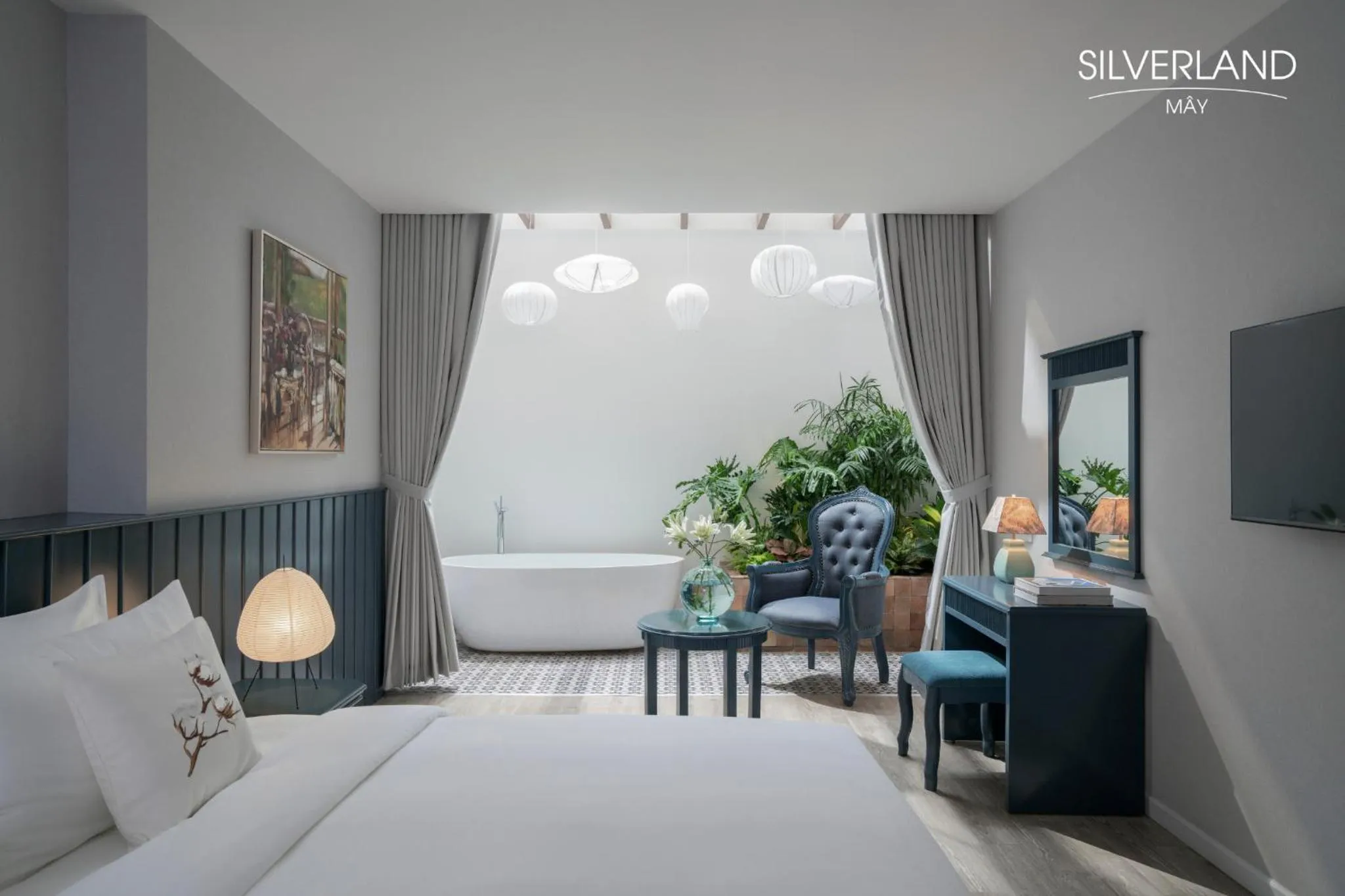 Bedroom, Bed in Silverland Mây Hotel