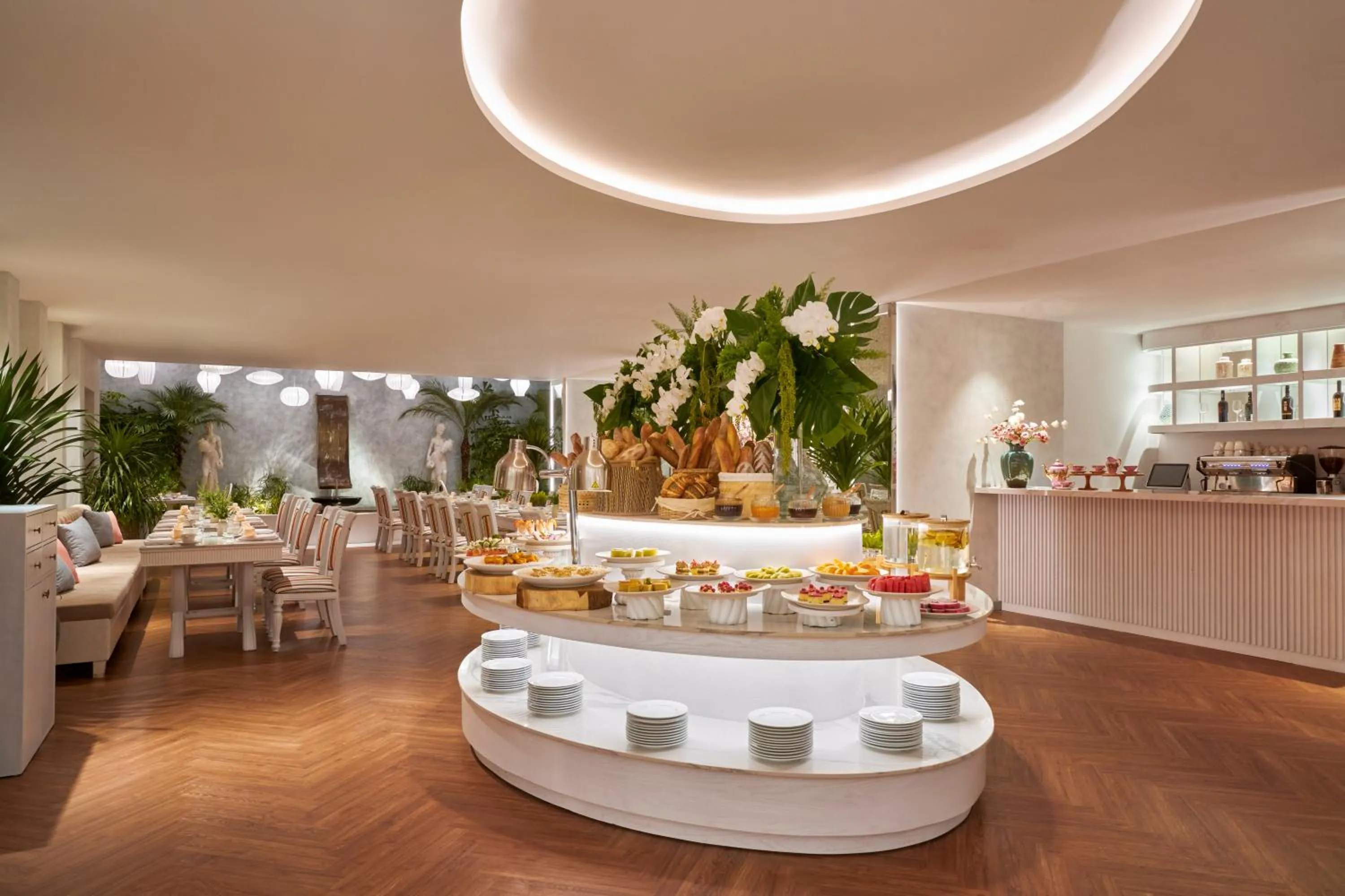 Buffet breakfast in Silverland Mây Hotel