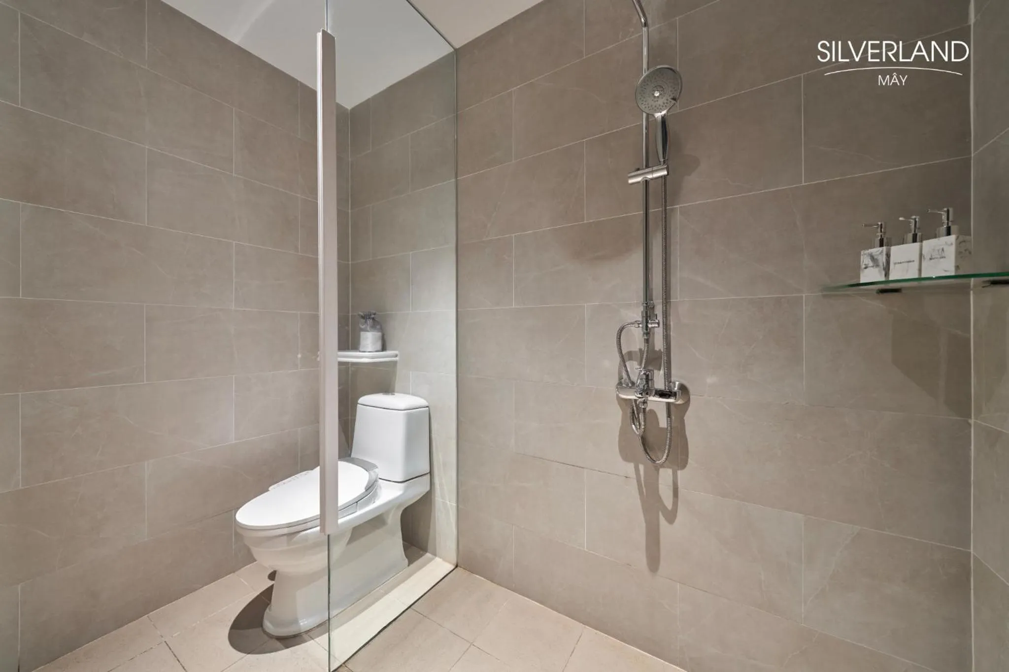 Shower in Silverland Mây Hotel