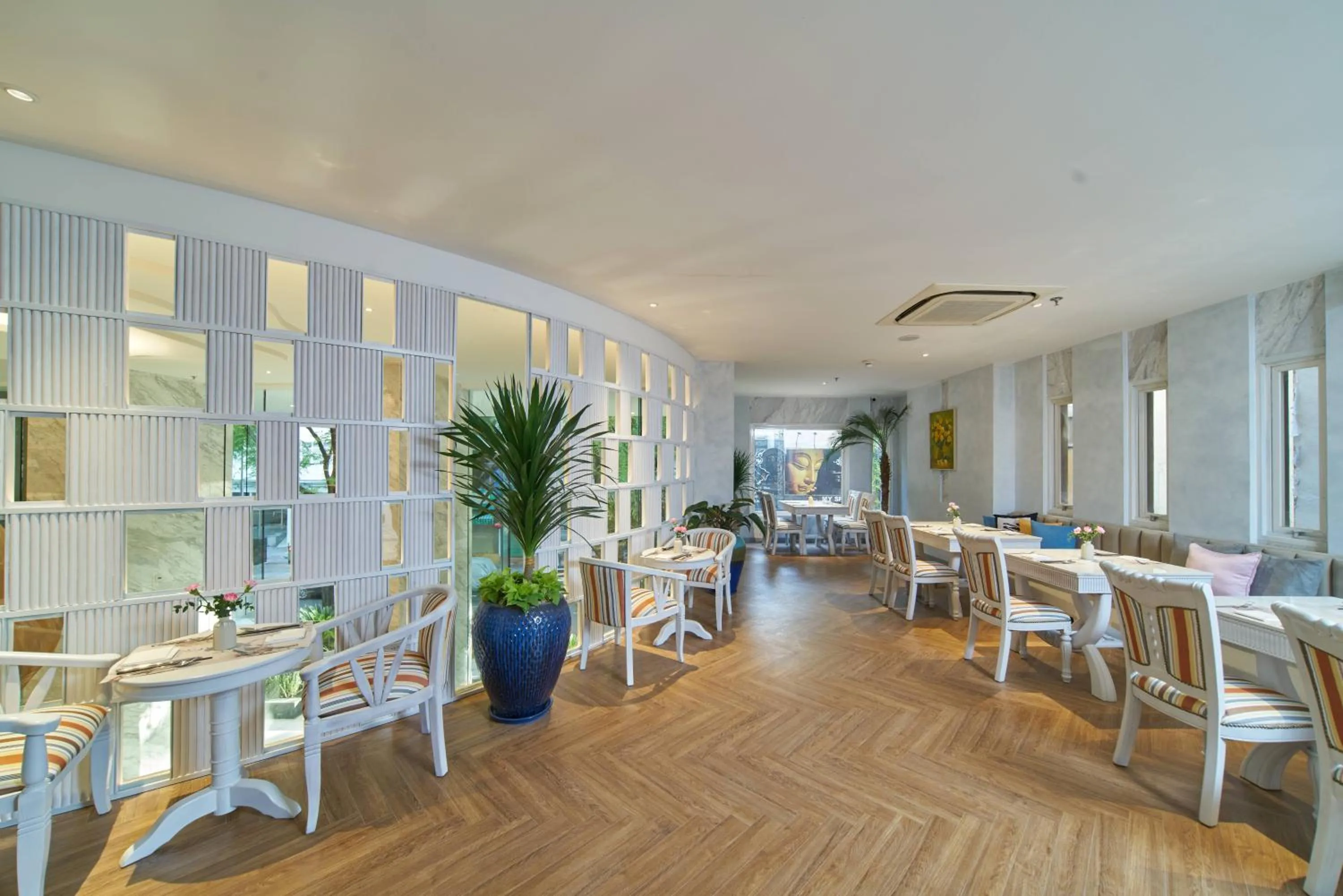 Restaurant/places to eat in Silverland Mây Hotel