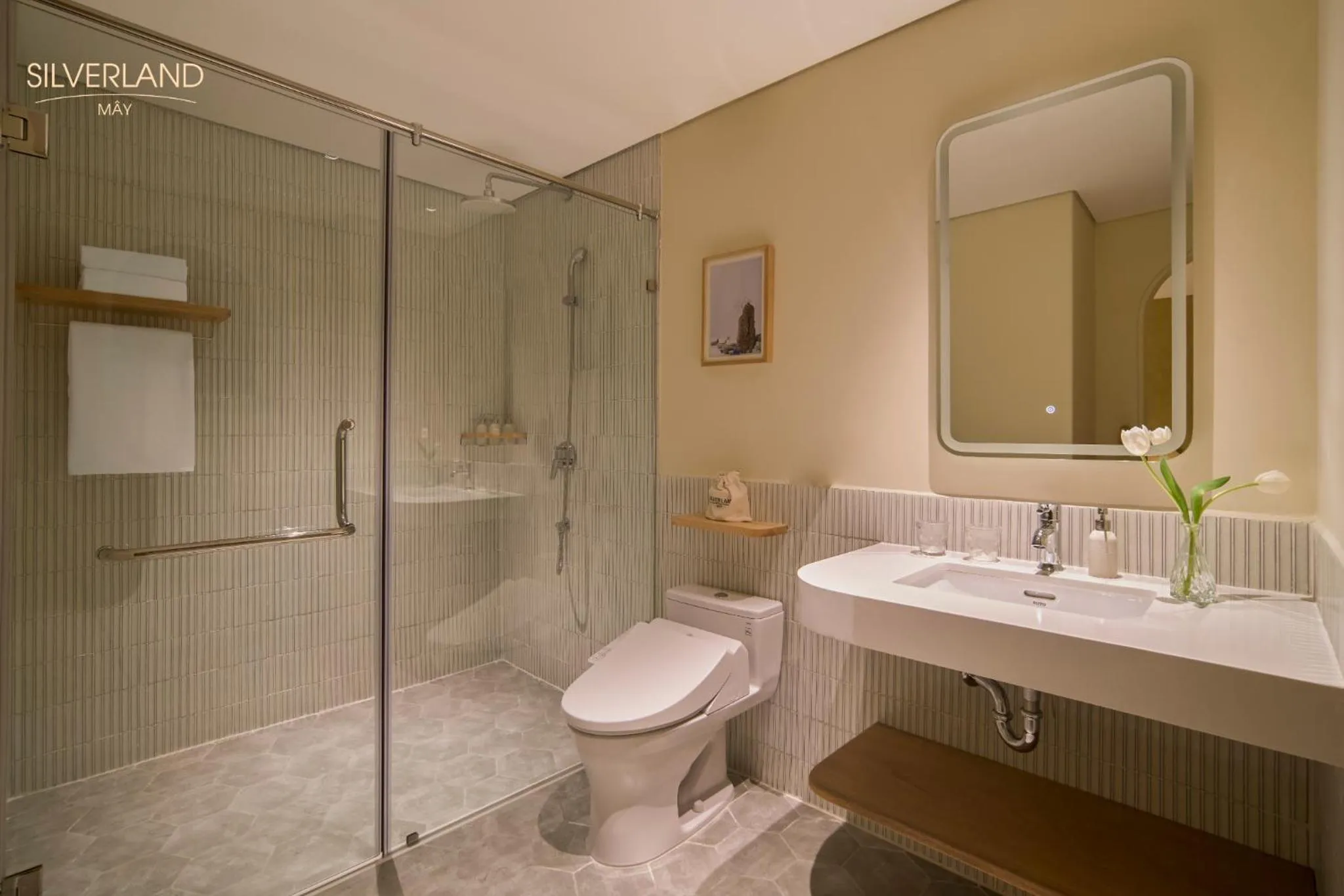 Shower in Silverland Mây Hotel