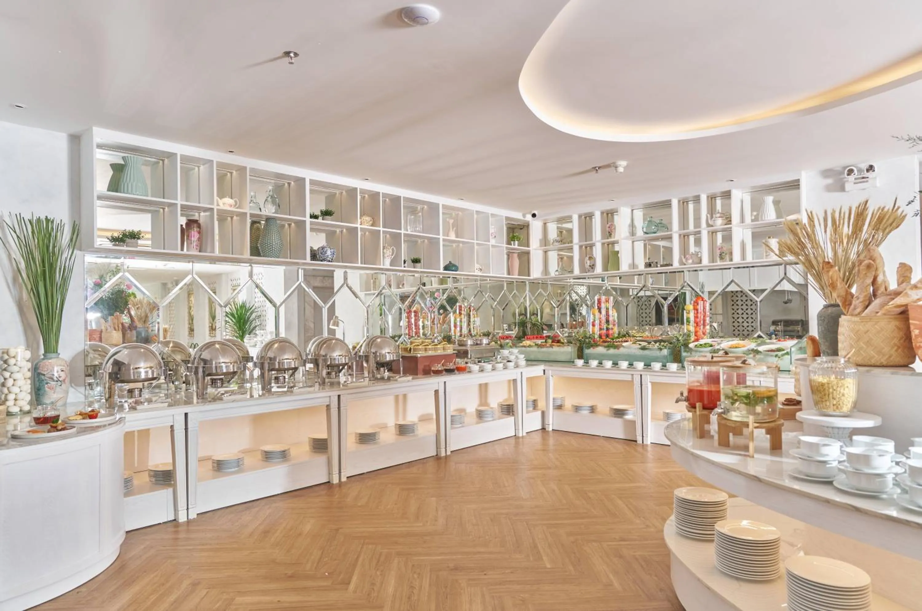 Restaurant/places to eat in Silverland Mây Hotel