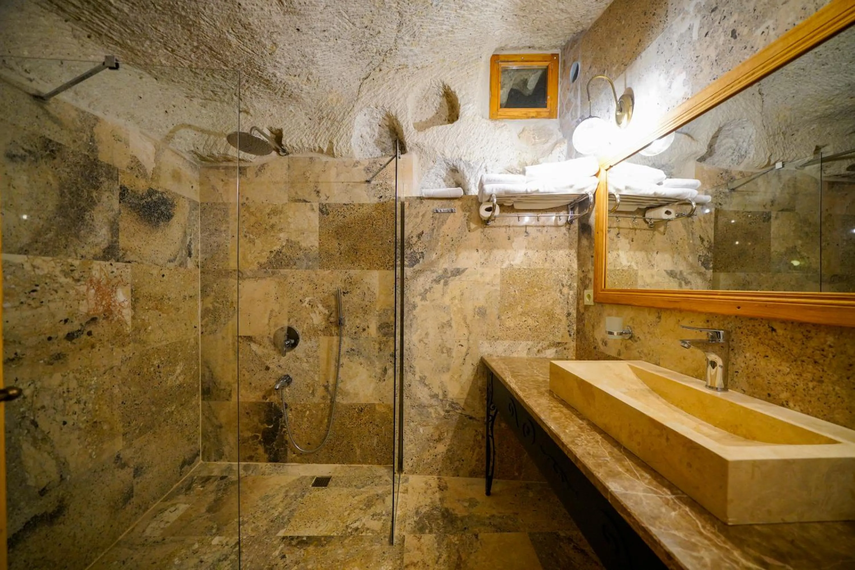 Shower in Cave Hotel Saksagan