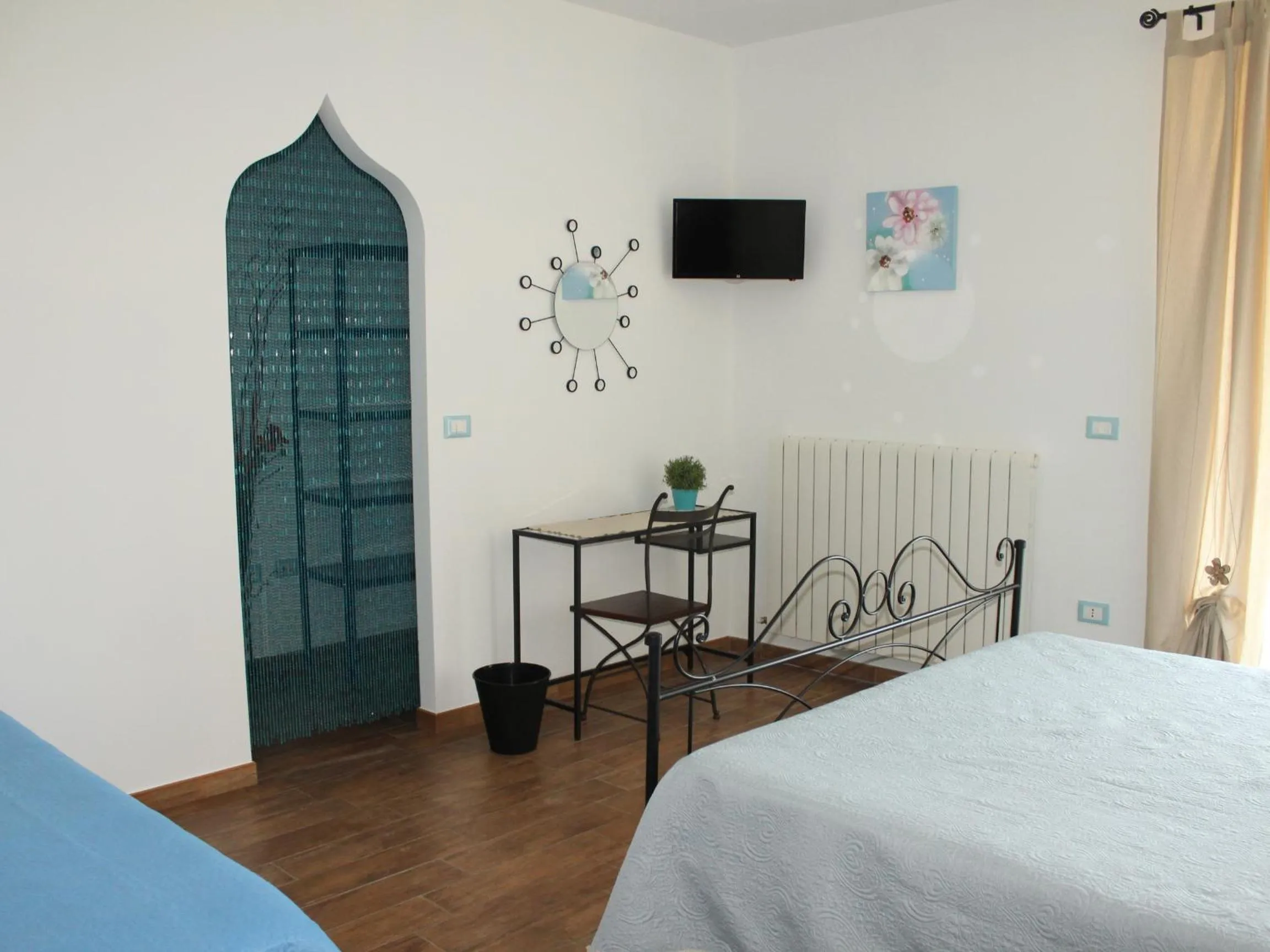 Photo of the whole room, Bed in B&B La poeta