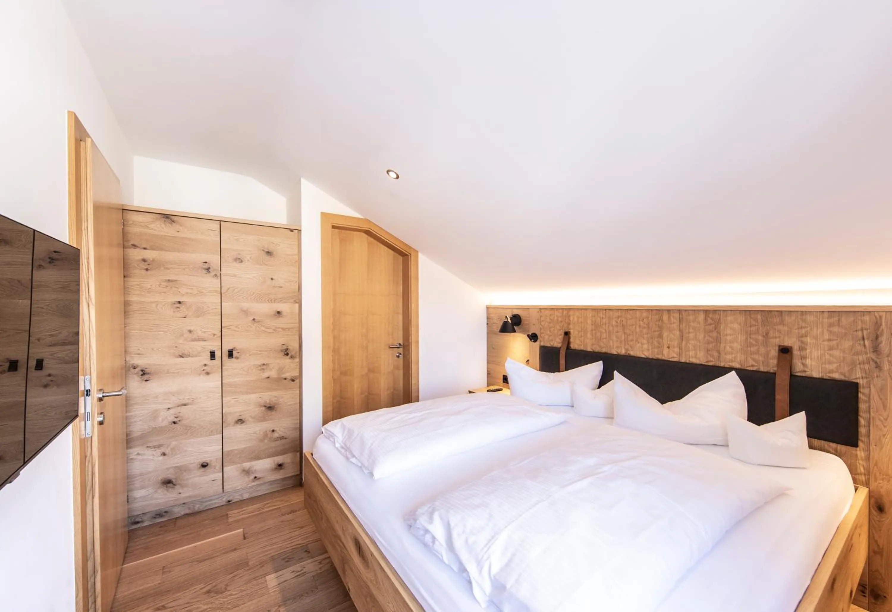 Bedroom, Bed in Alpen Hotel Post